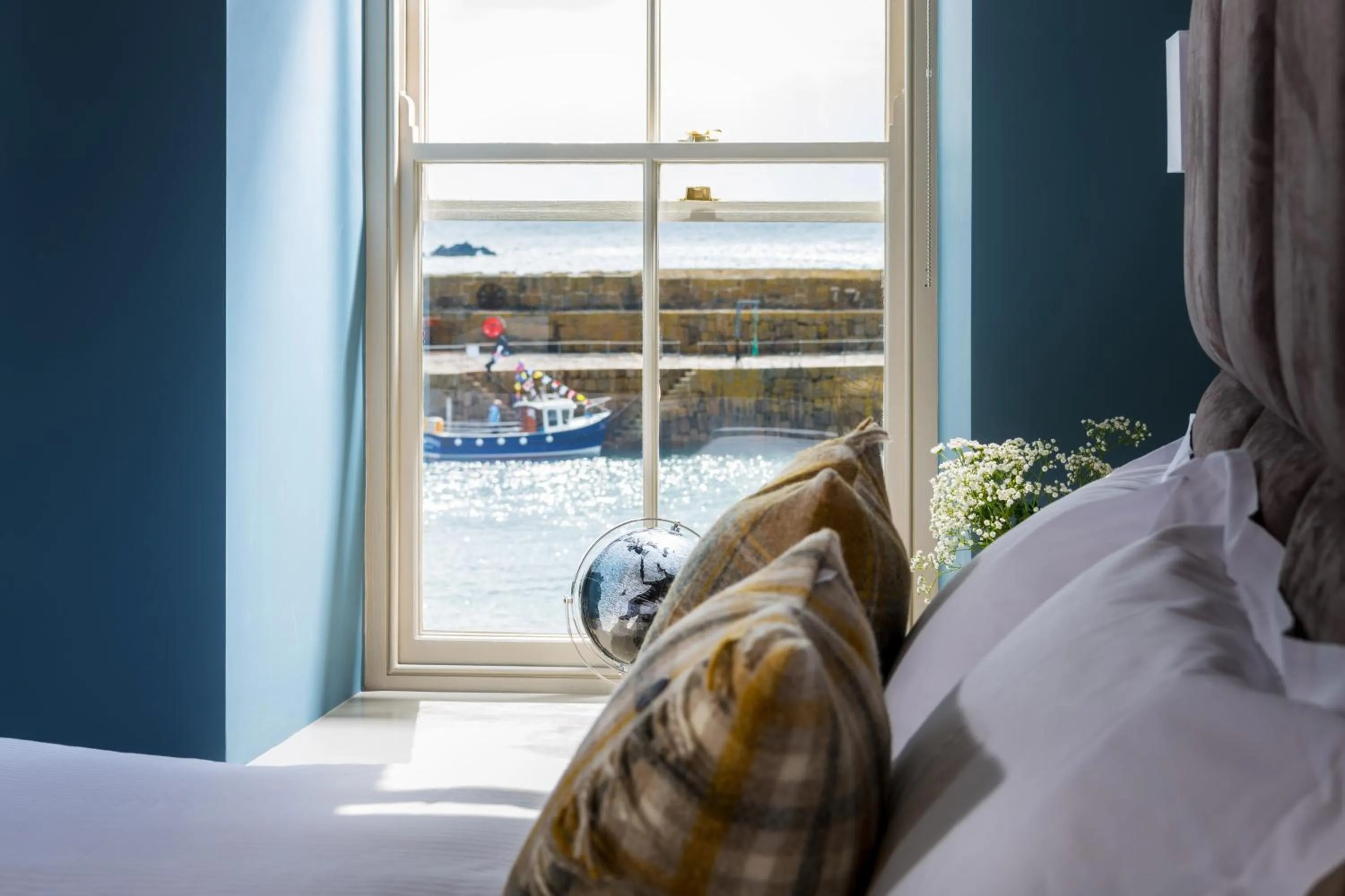 Sea view, Bed in The Ship Inn
