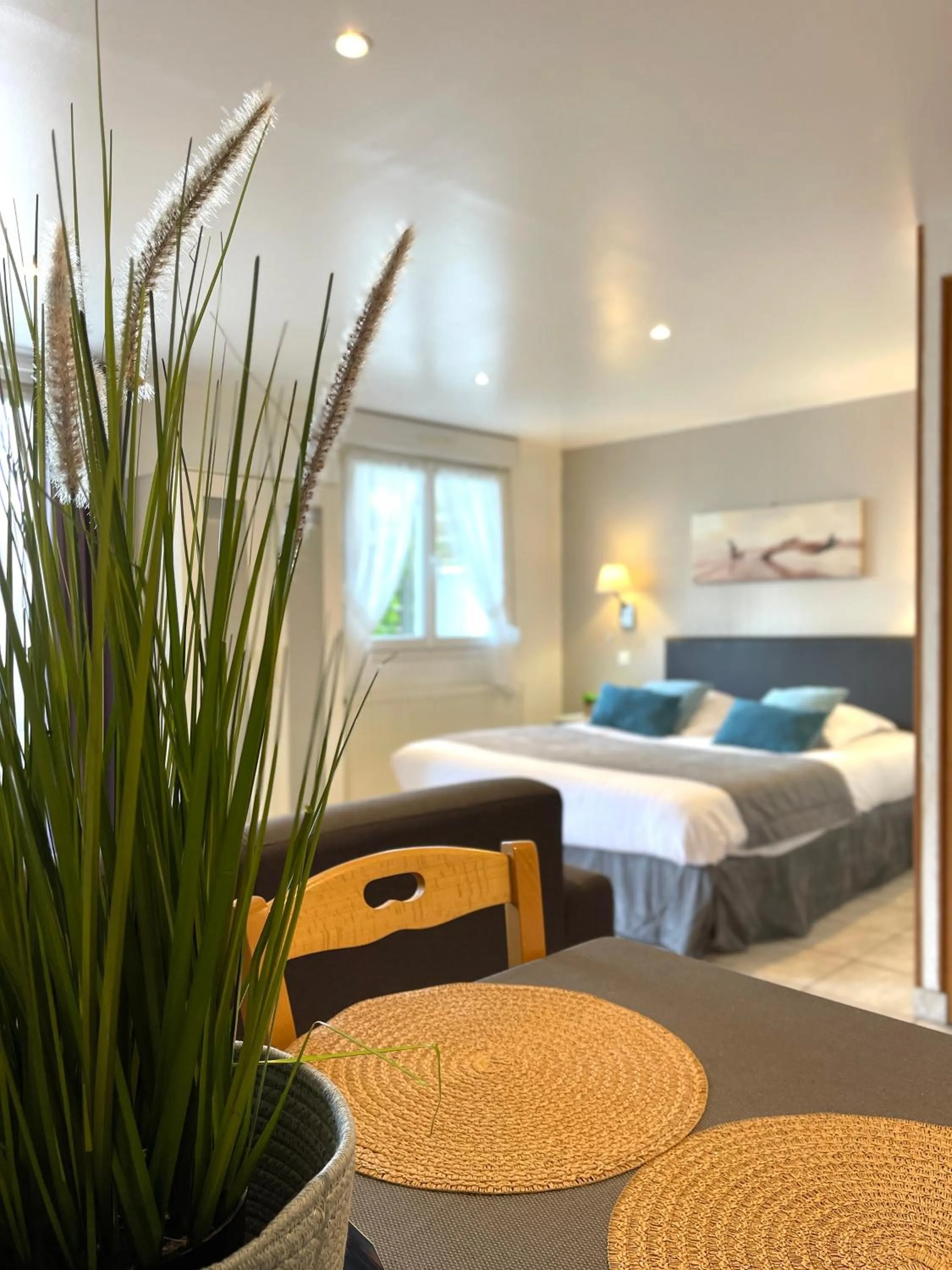 Photo of the whole room, Bed in La Maison Blanche