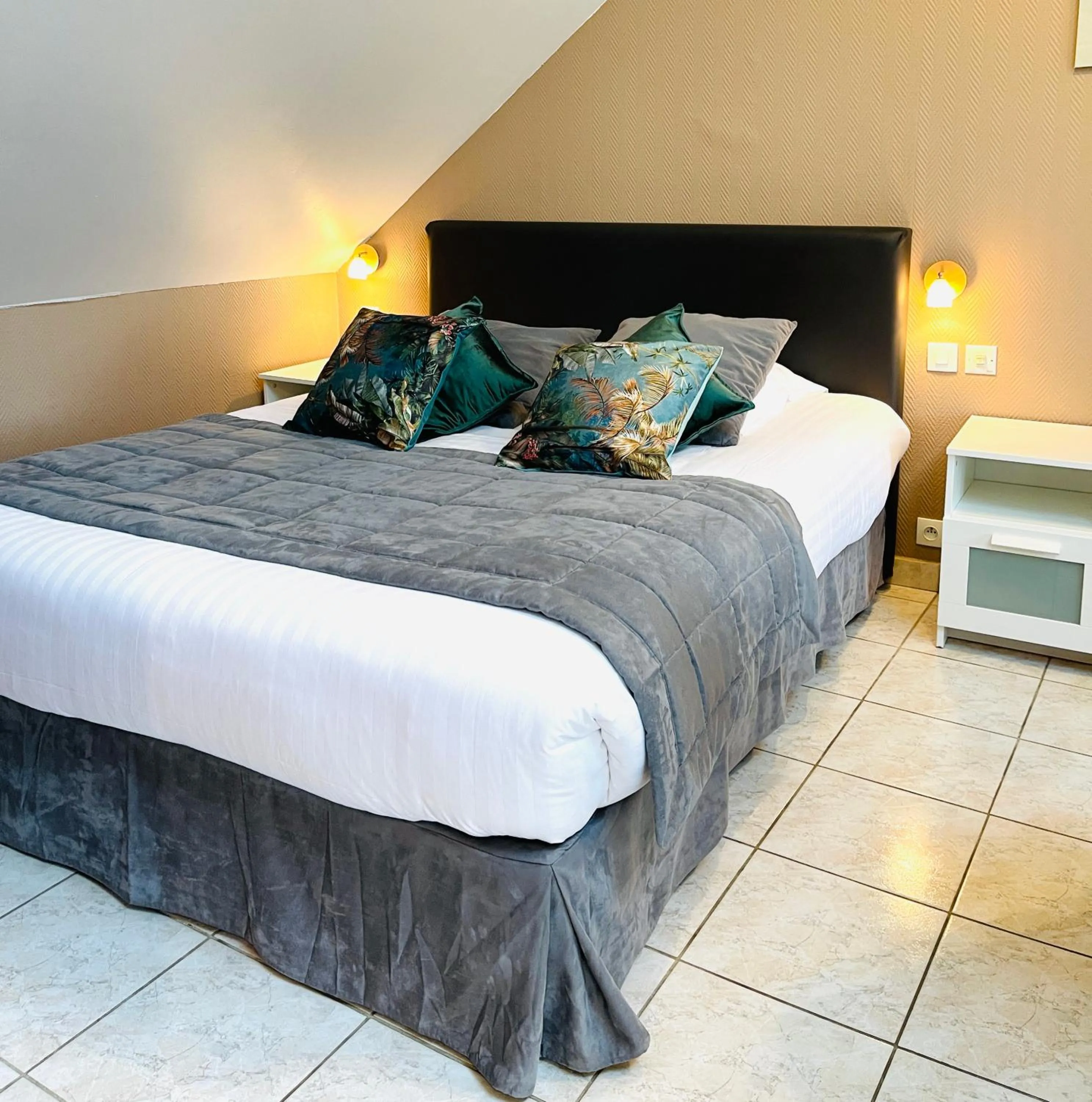 Bedroom, Bed in La Maison Blanche