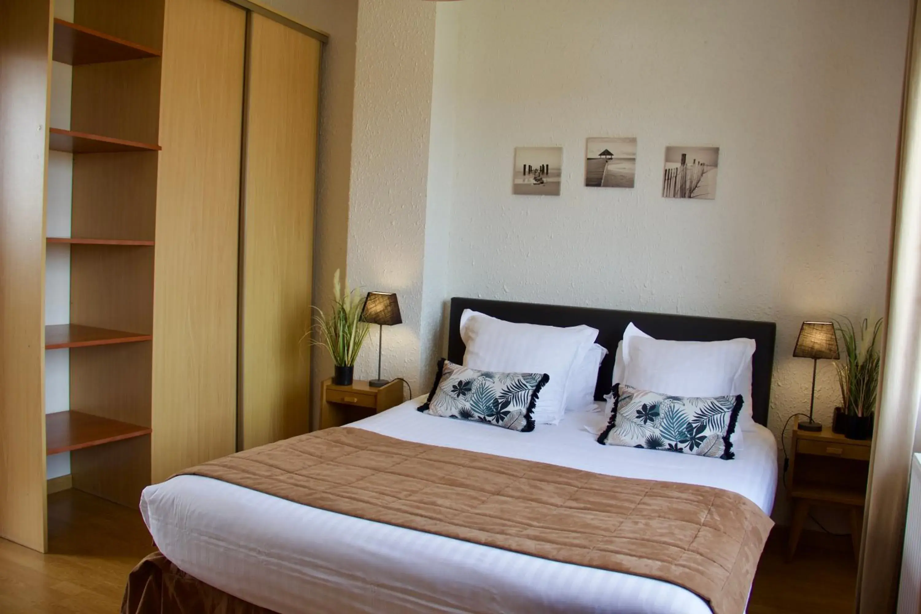 Double Room in La Maison Blanche Double Room in La Maison Blanche