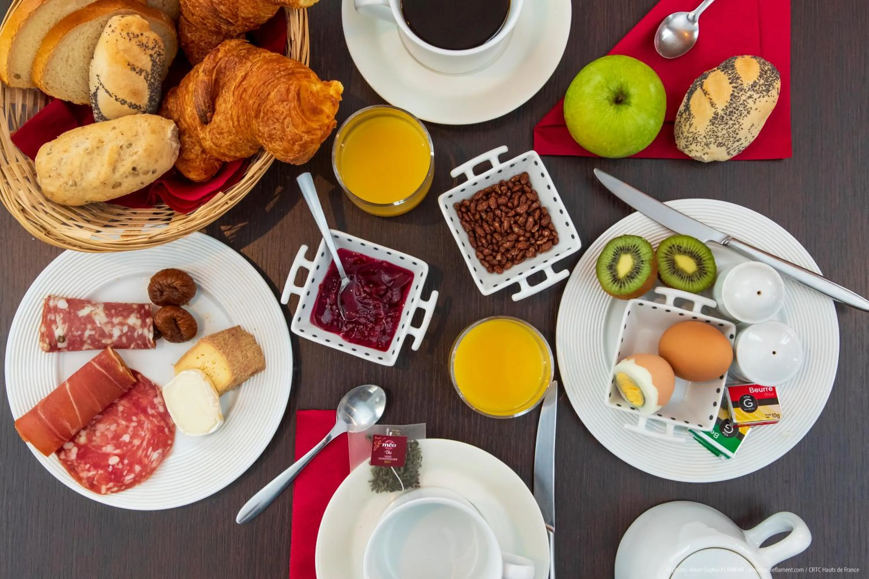 Continental breakfast in La Maison Blanche