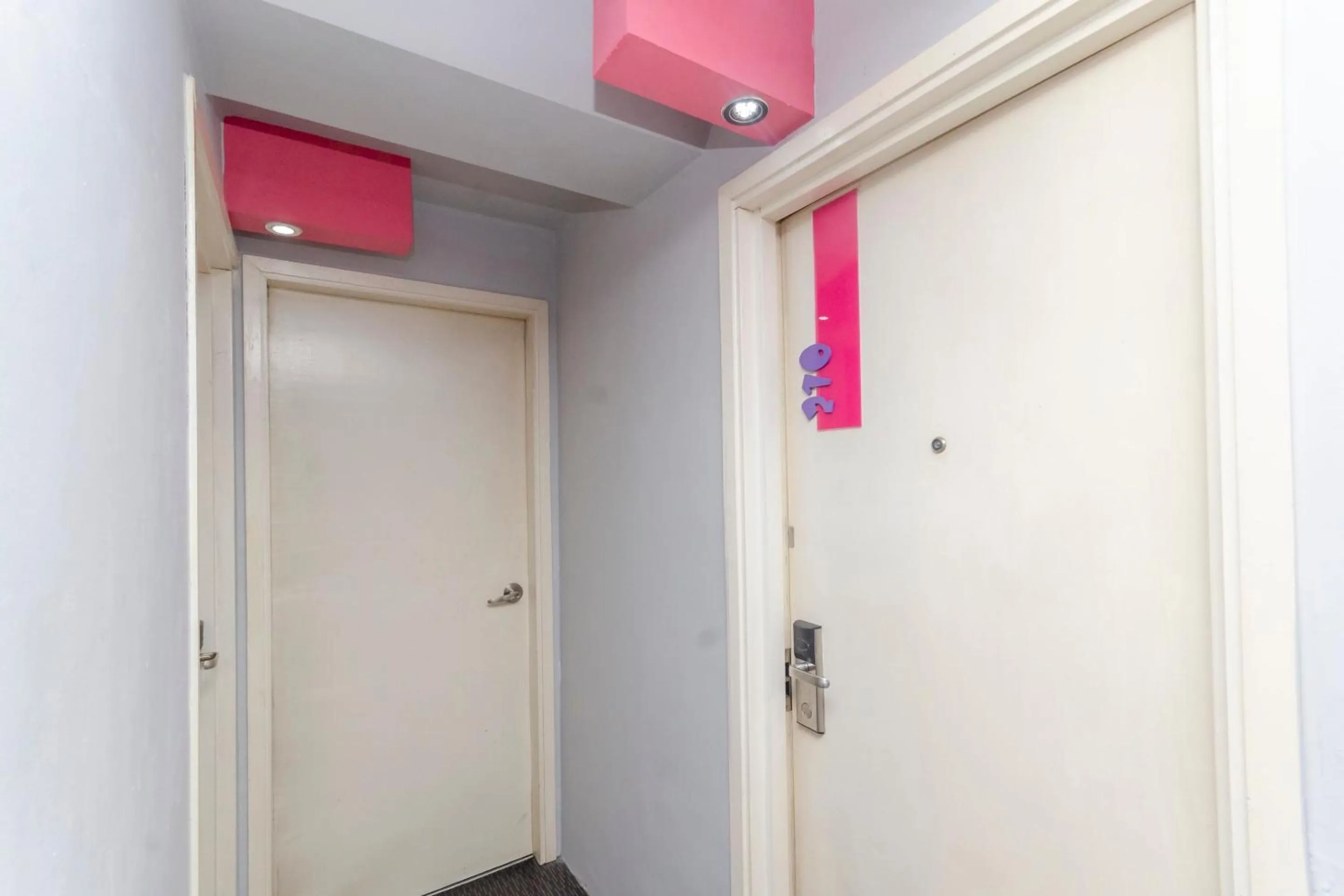 Lobby or reception in Hotel O Rooms Boutique Hotel