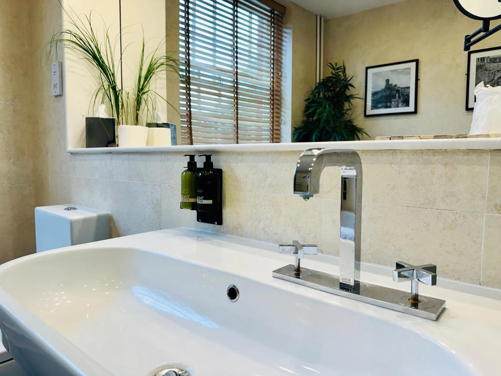 Bathroom in Charlotte House Hotel