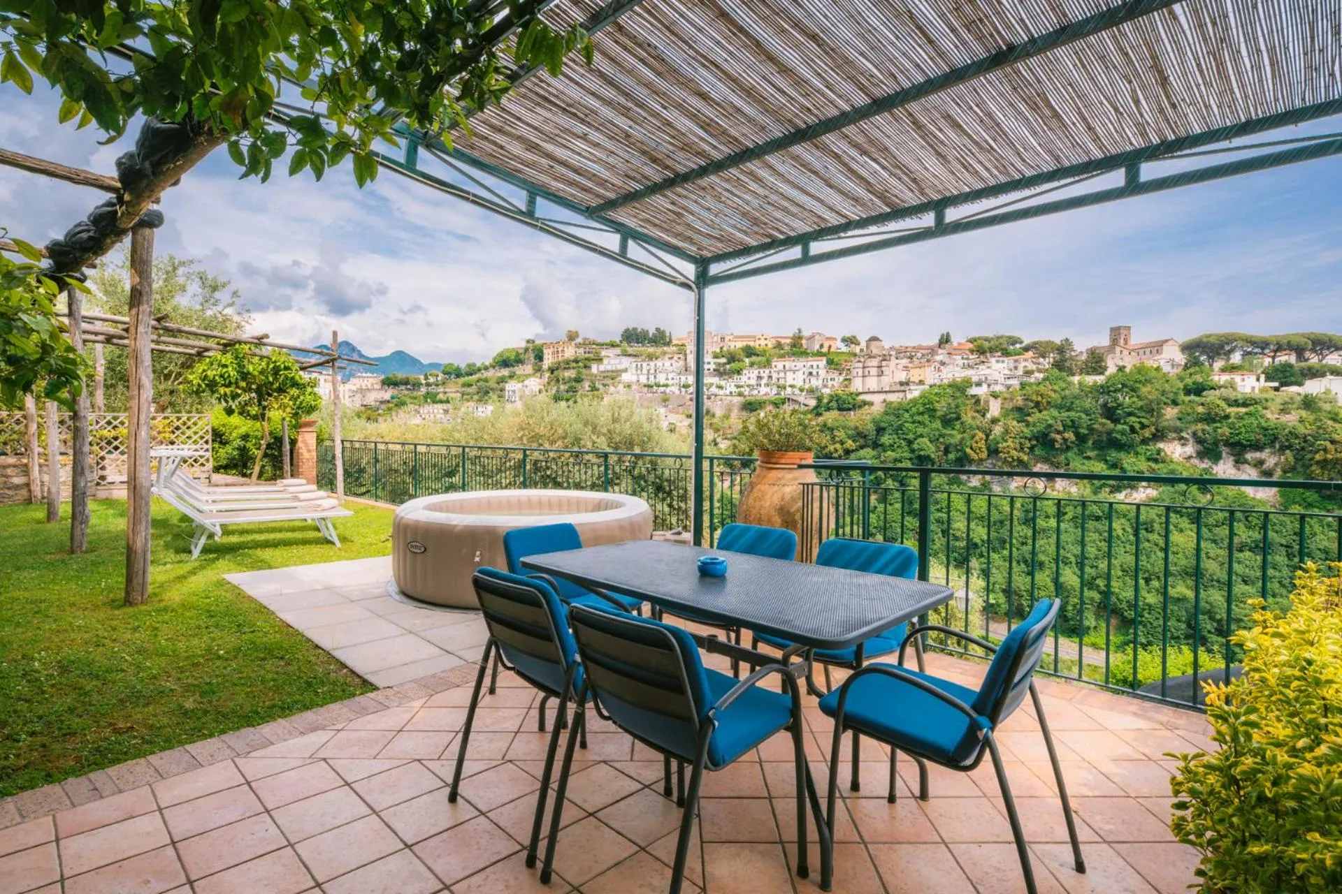 Hot Tub in Villa San Lorenzo