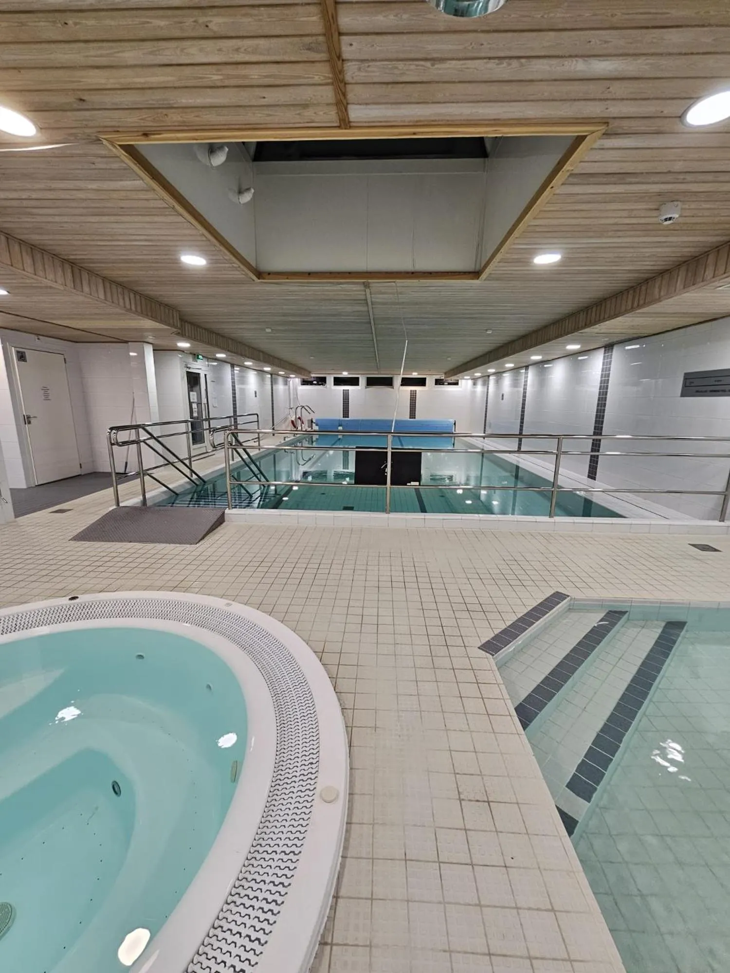 Swimming pool in Kylpylähotelli Pohjanranta