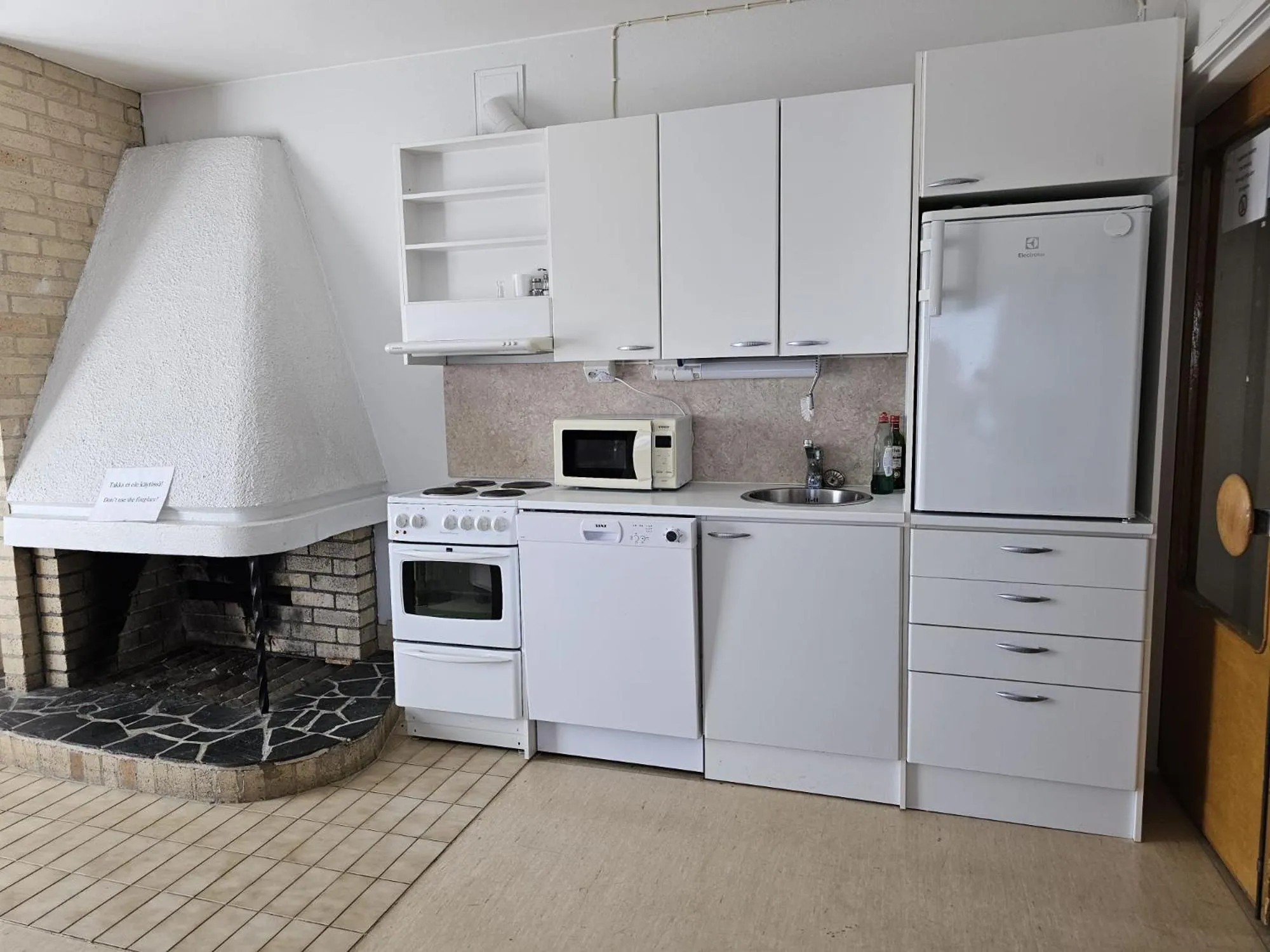 Communal lounge/ TV room in Kylpylähotelli Pohjanranta