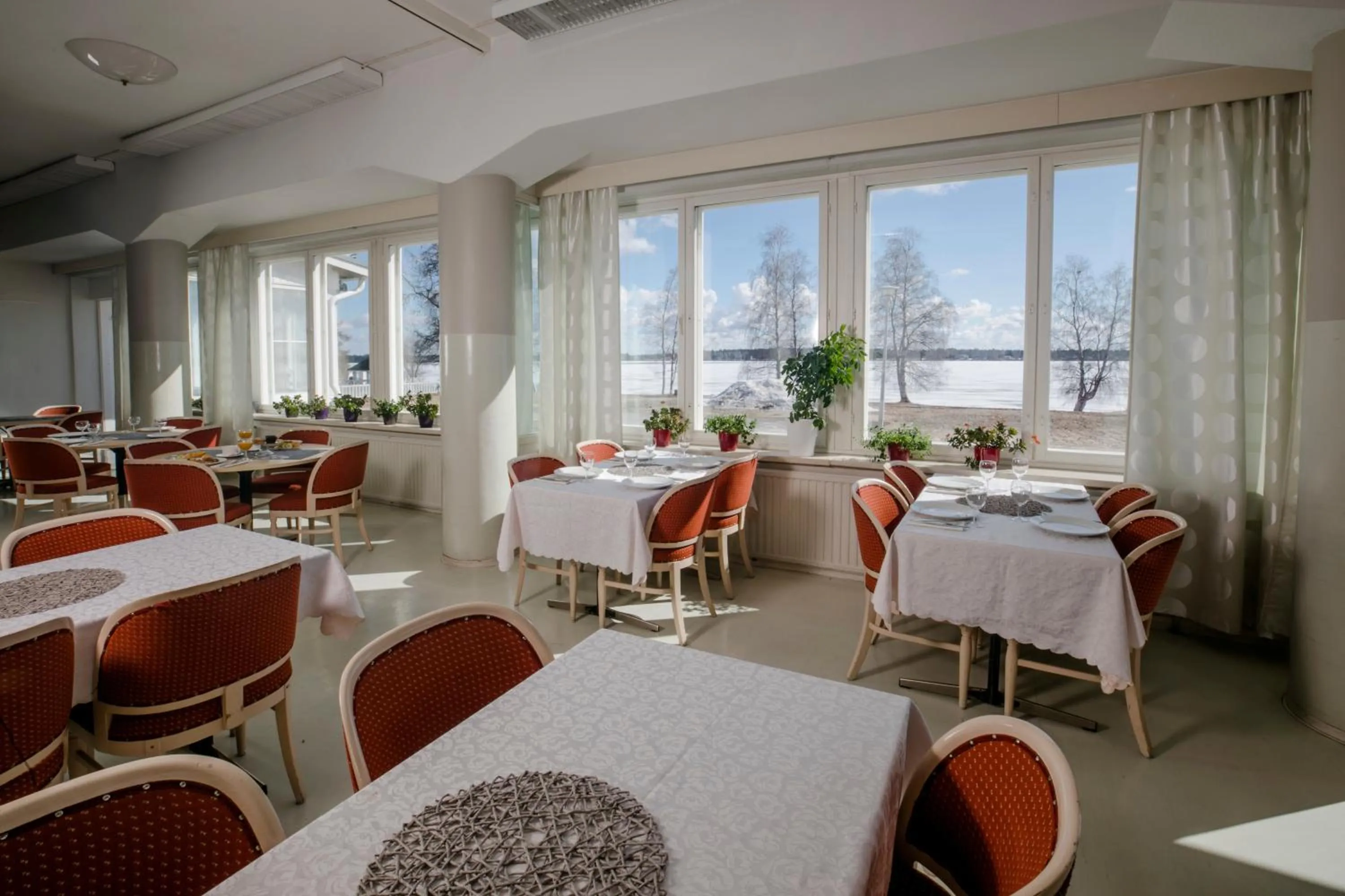 Restaurant/places to eat in Kylpylähotelli Pohjanranta