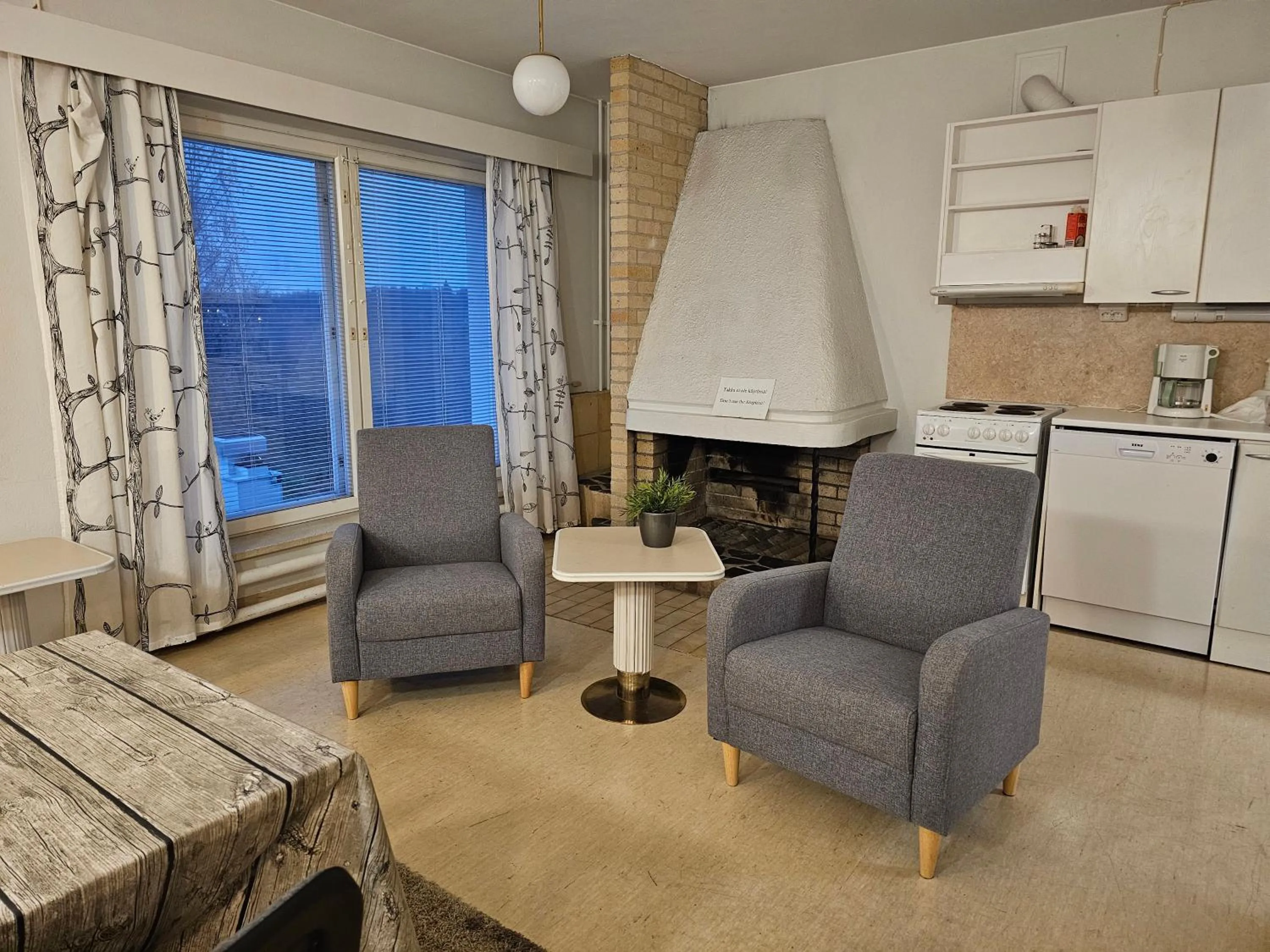 Communal lounge/ TV room in Kylpylähotelli Pohjanranta