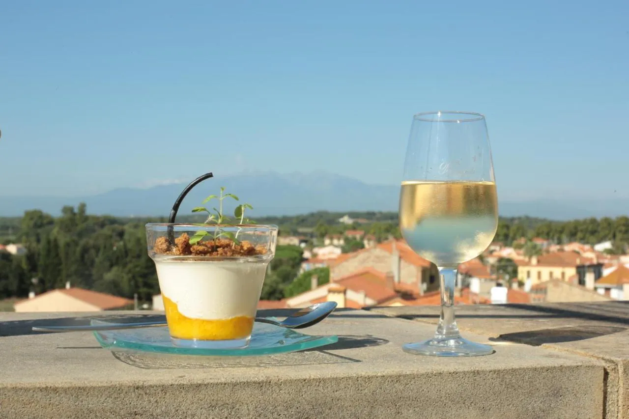 Day in Logis Hotel Restaurant Le Cara Sol