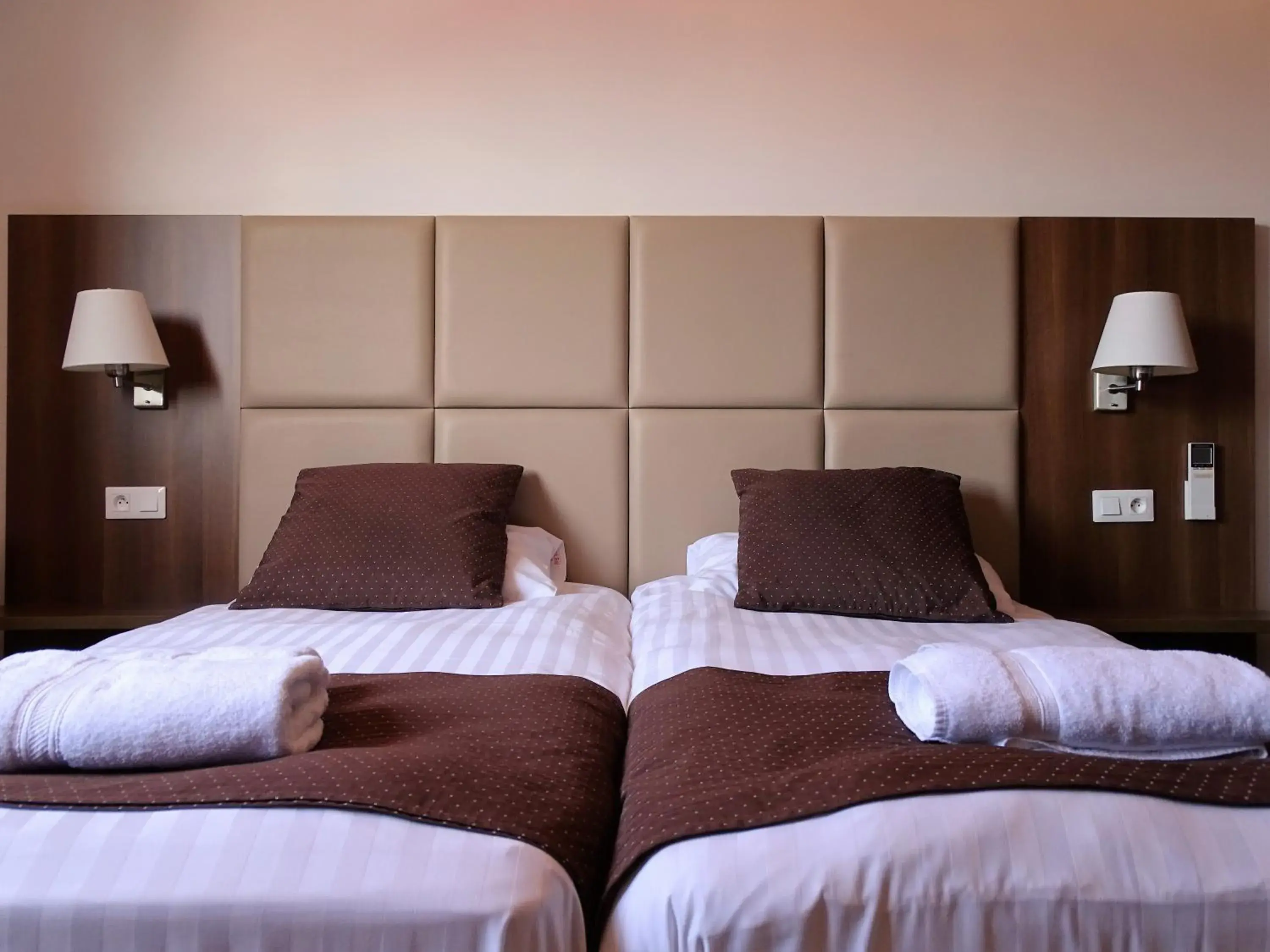 Bedroom, Bed in Logis Hotel Restaurant Le Cara Sol Bedroom, Bed in Logis Hotel Restaurant Le Cara Sol