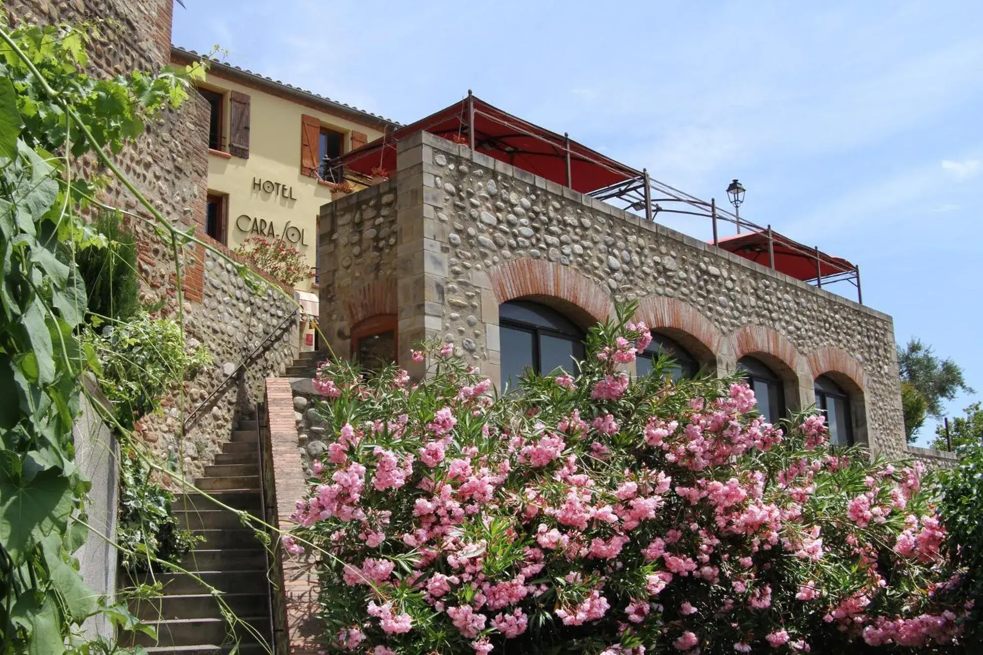 Property building in Logis Hotel Restaurant Le Cara Sol Property building in Logis Hotel Restaurant Le Cara Sol