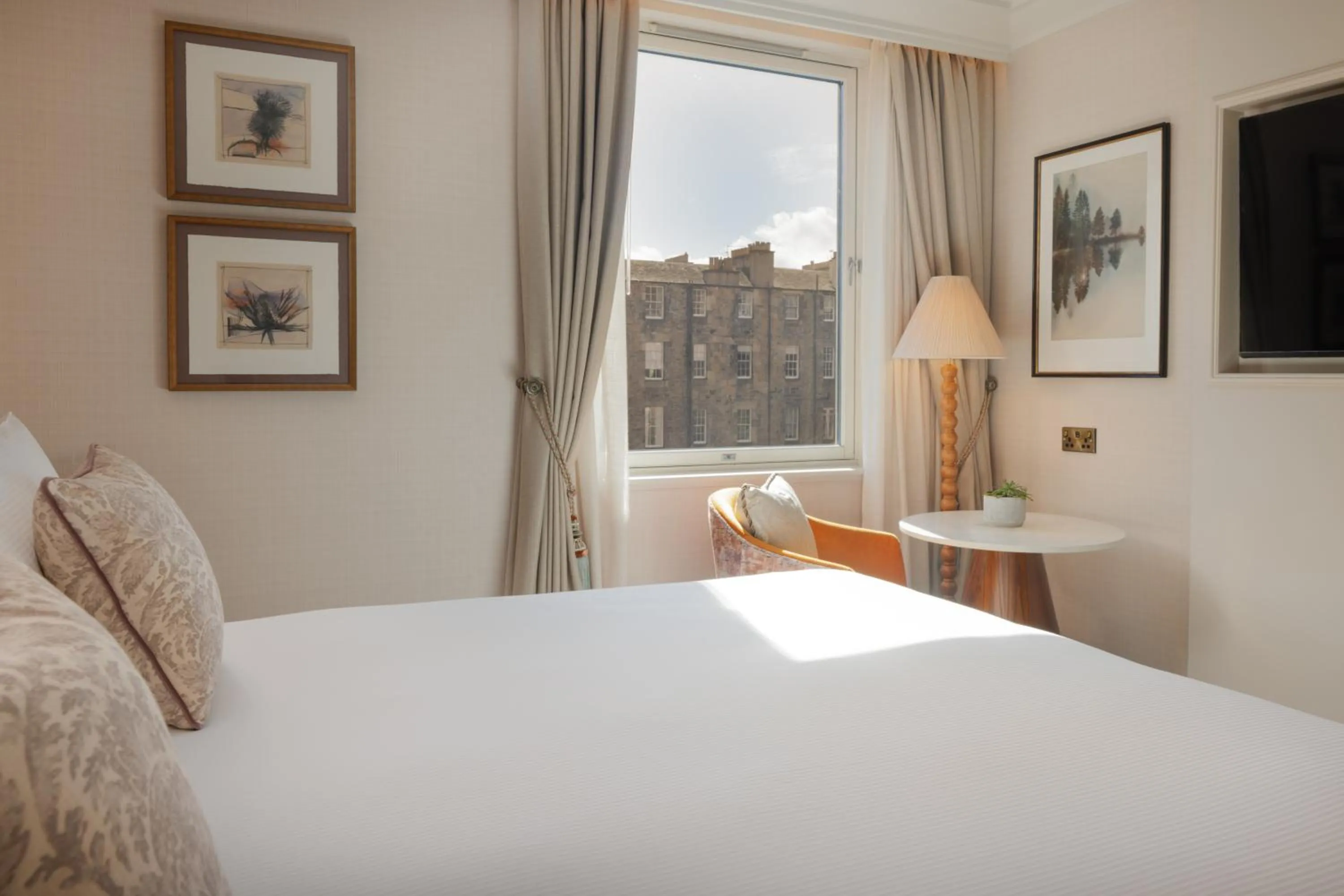 Bed in The Caledonian Edinburgh, Curio Collection by Hilton