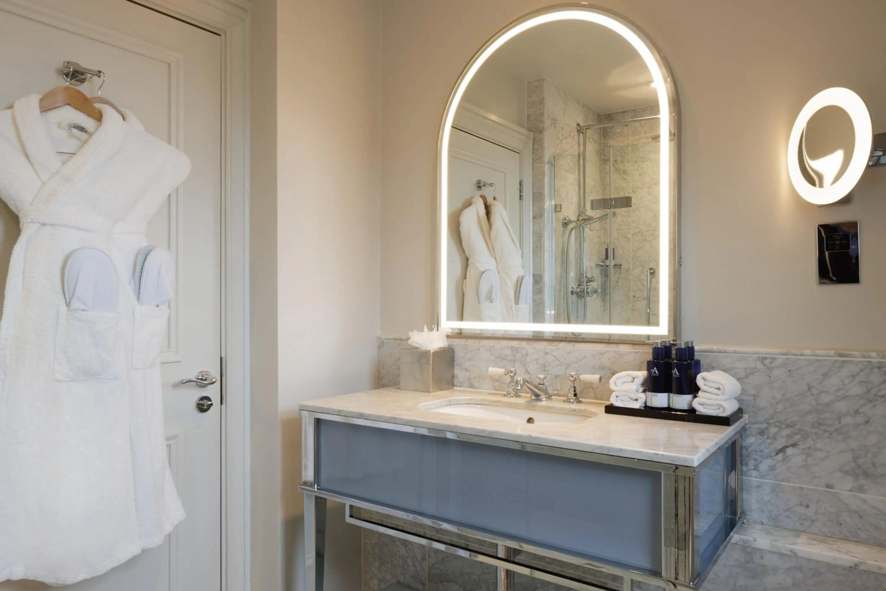 Bathroom in The Caledonian Edinburgh, Curio Collection by Hilton