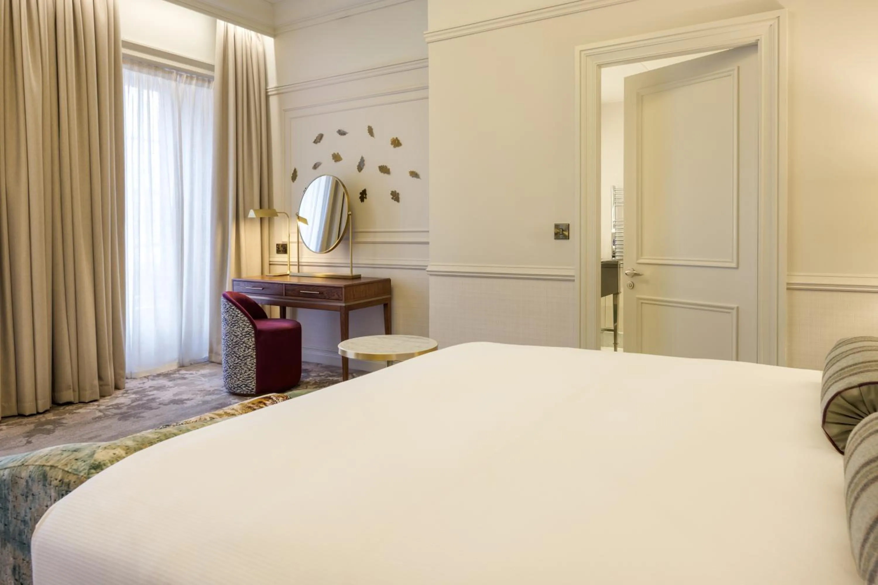 Bed in The Caledonian Edinburgh, Curio Collection by Hilton