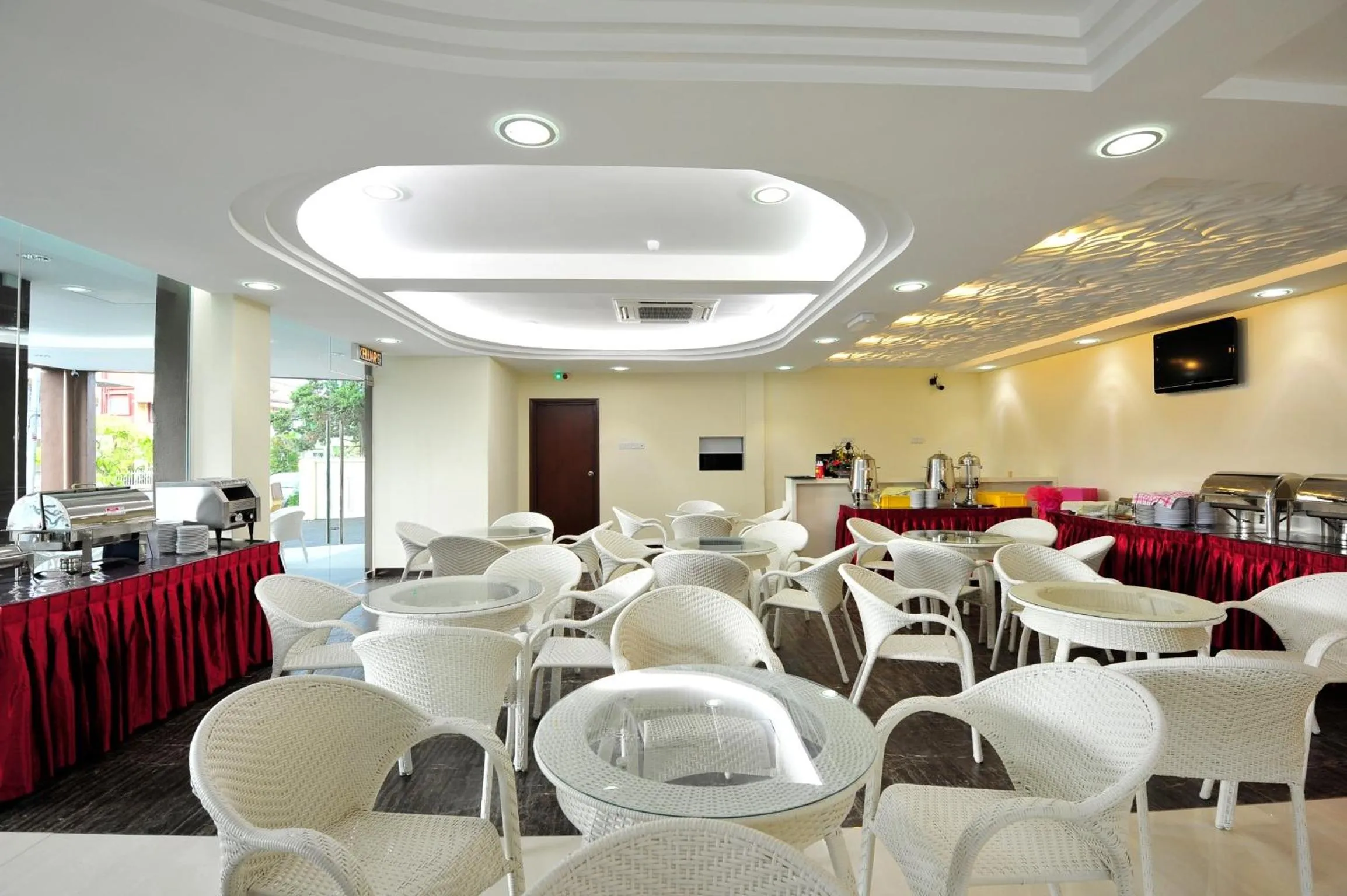 Restaurant/places to eat in Hallmark View Hotel