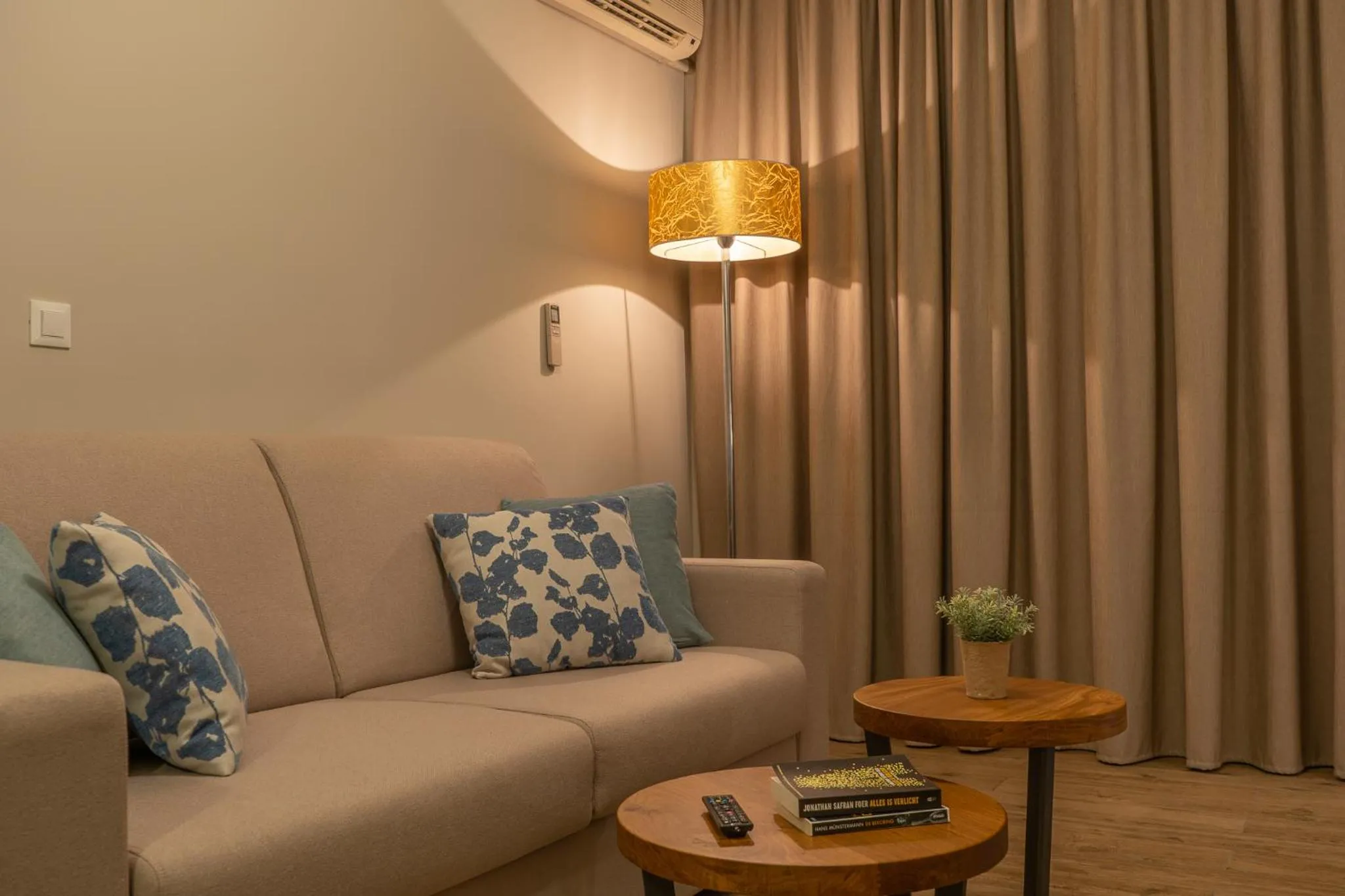 Deluxe Suite with Sea View in Achilles Hill Hotel