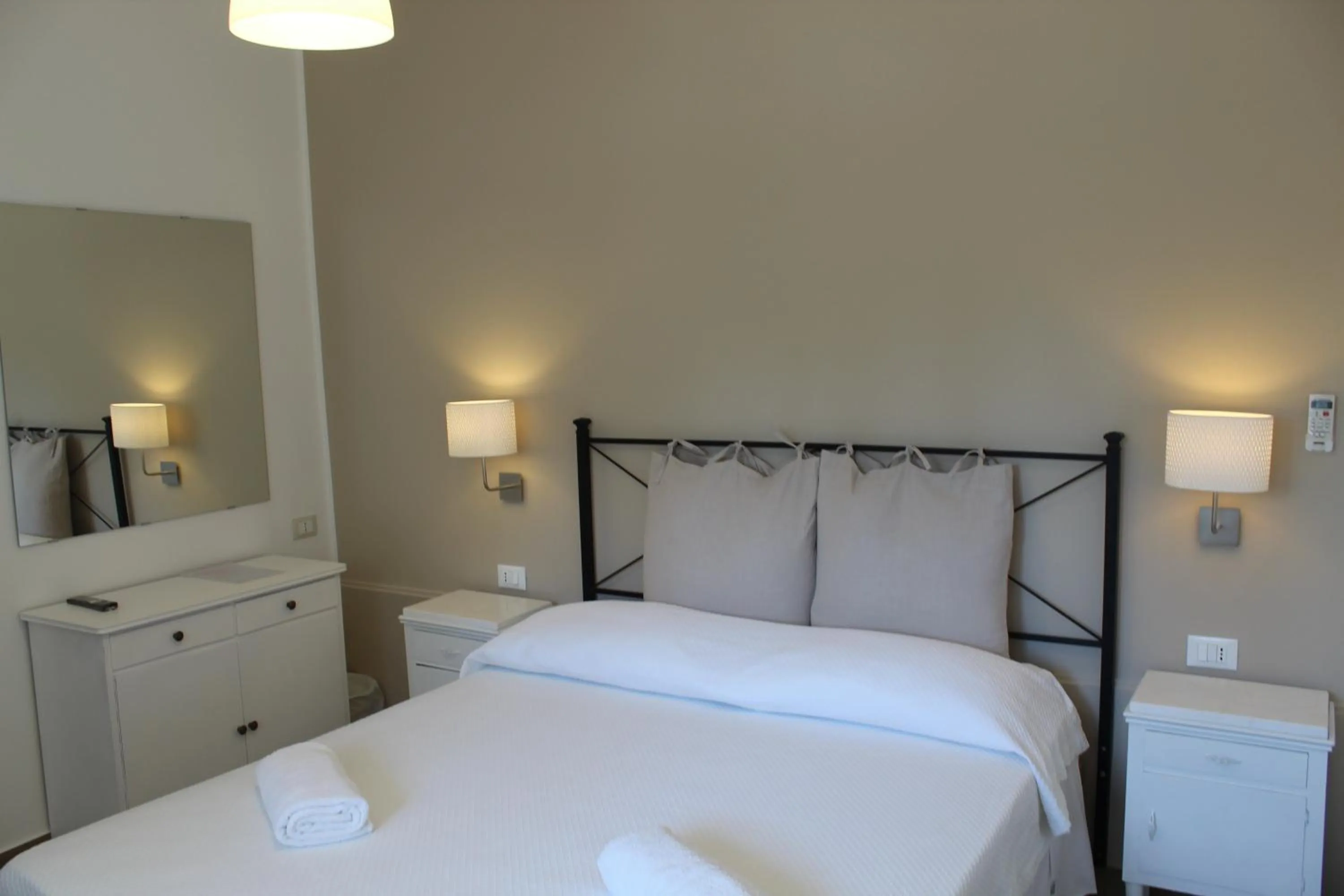 Photo of the whole room, Bed in B&B Casa al Vicolo 2