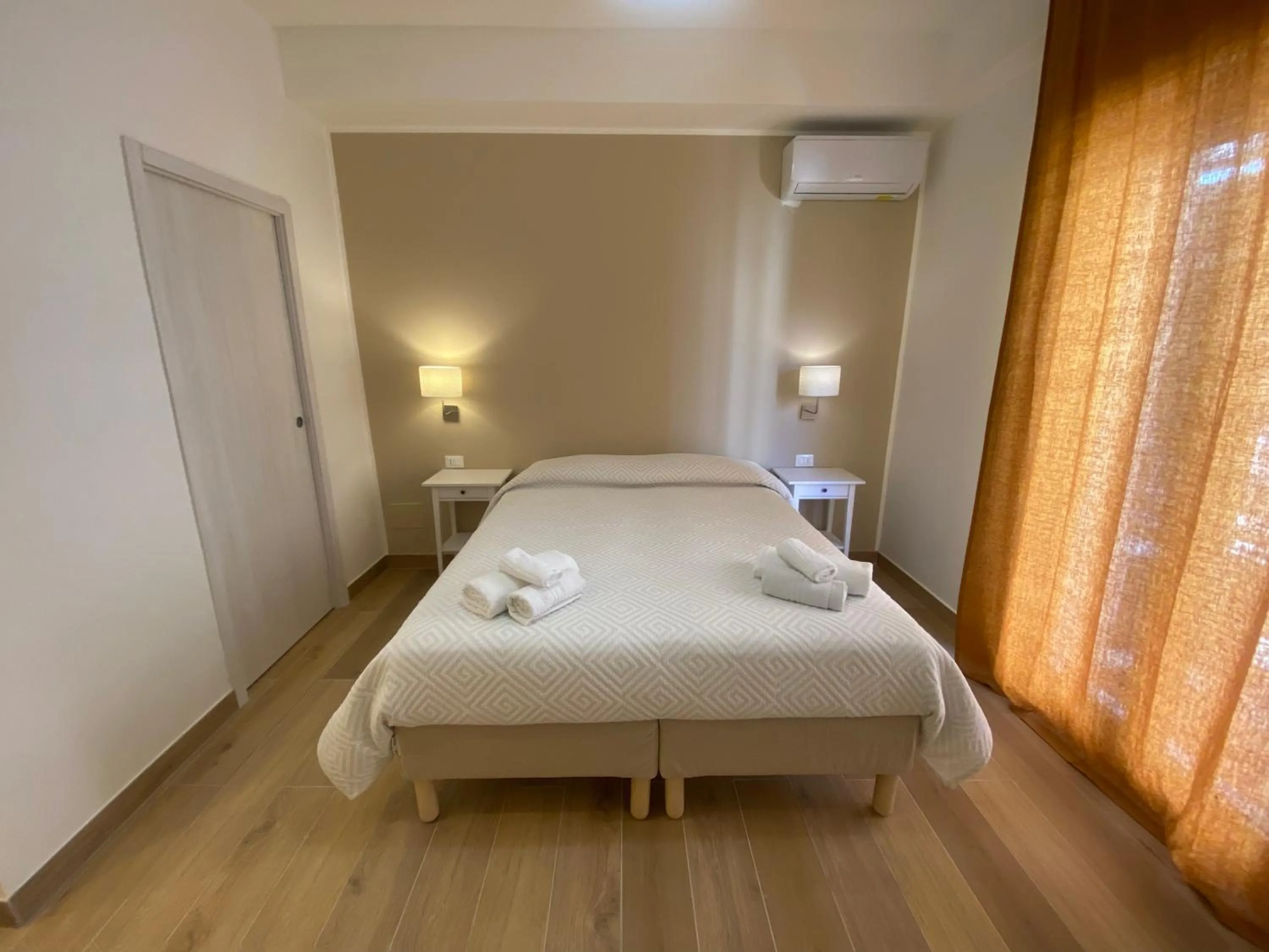 Photo of the whole room, Bed in B&B Casa al Vicolo 2