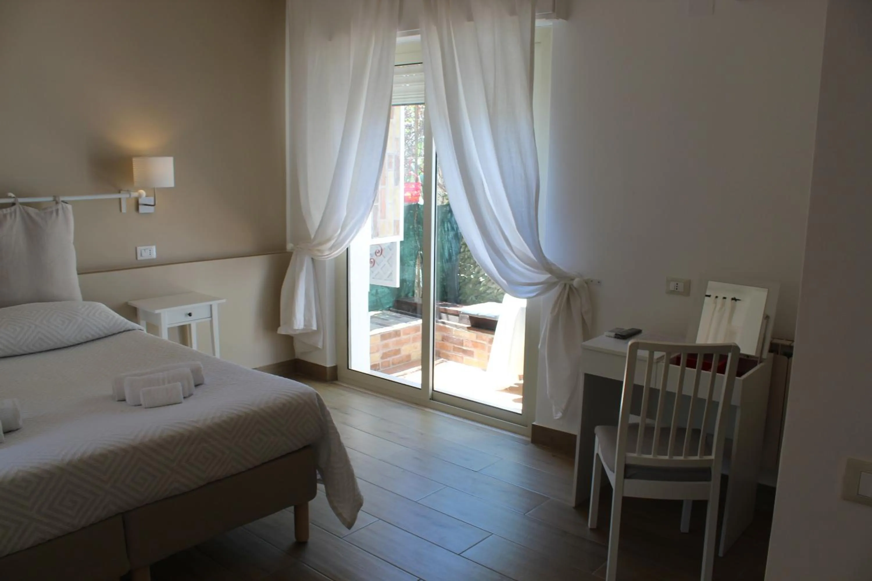 Photo of the whole room, Bed in B&B Casa al Vicolo 2