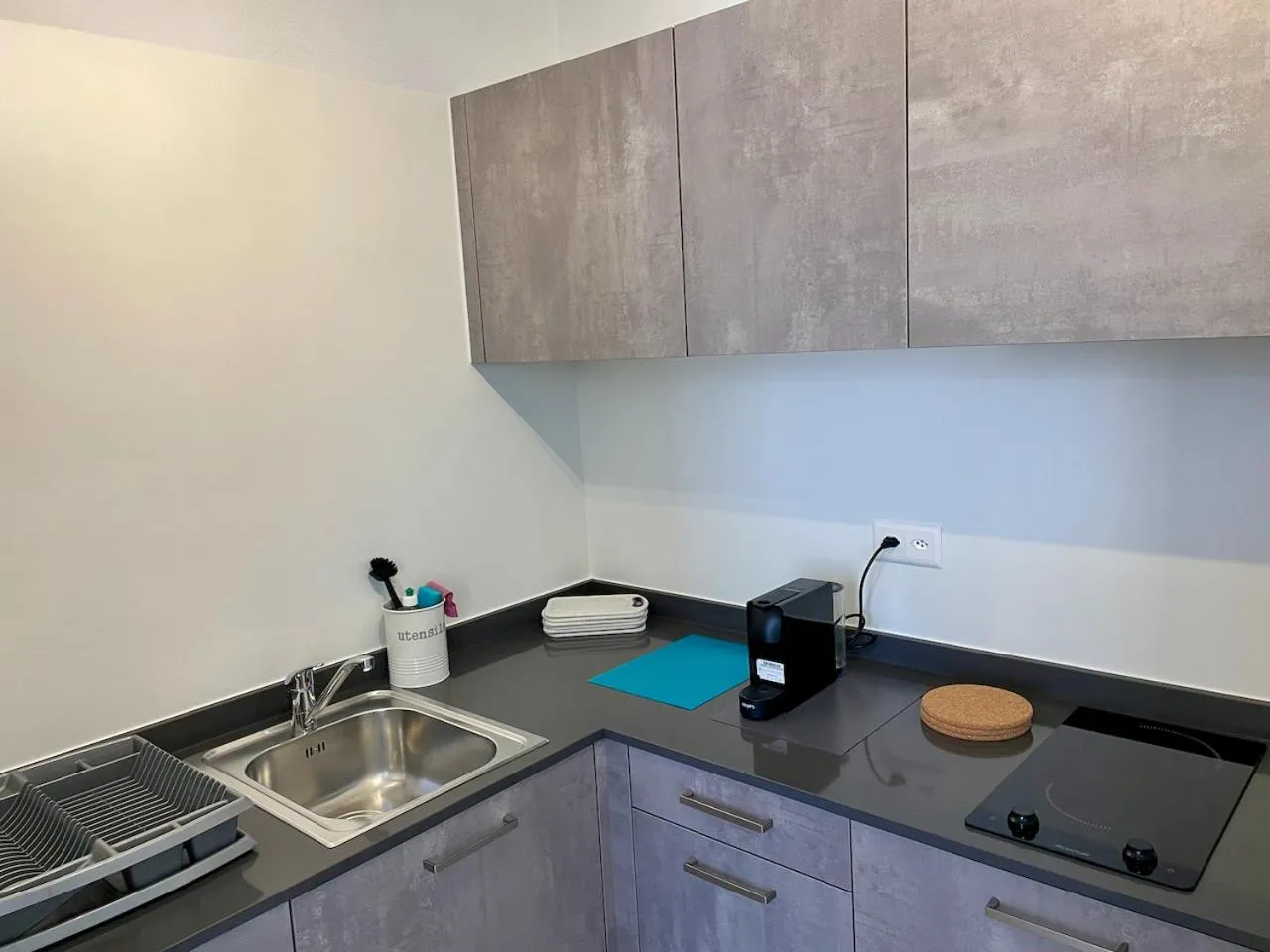 Kitchen or kitchenette in Great2Stay City Center Apartments Locarno