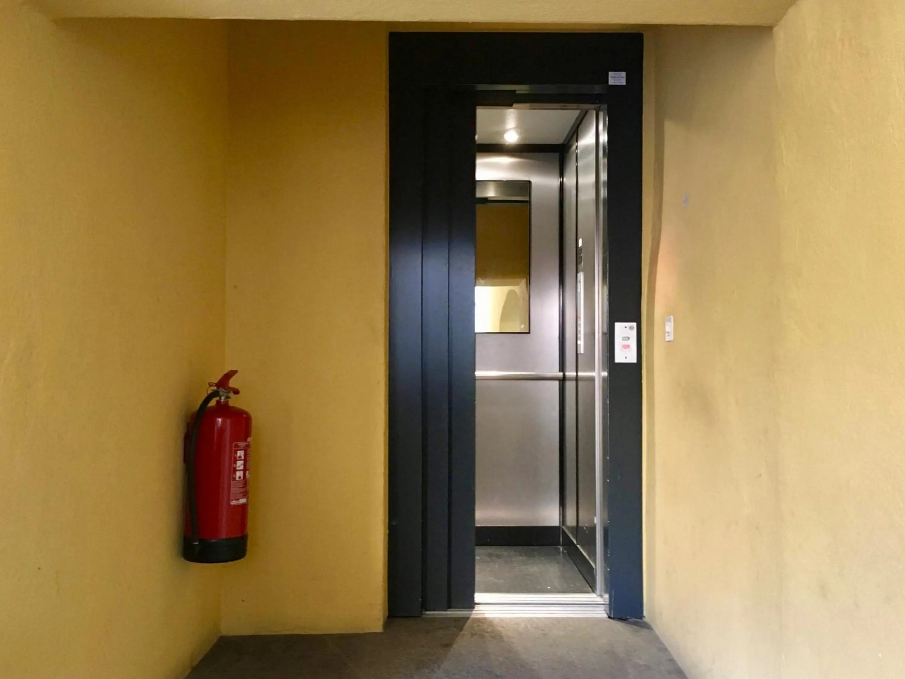 elevator in Great2Stay City Center Apartments Locarno