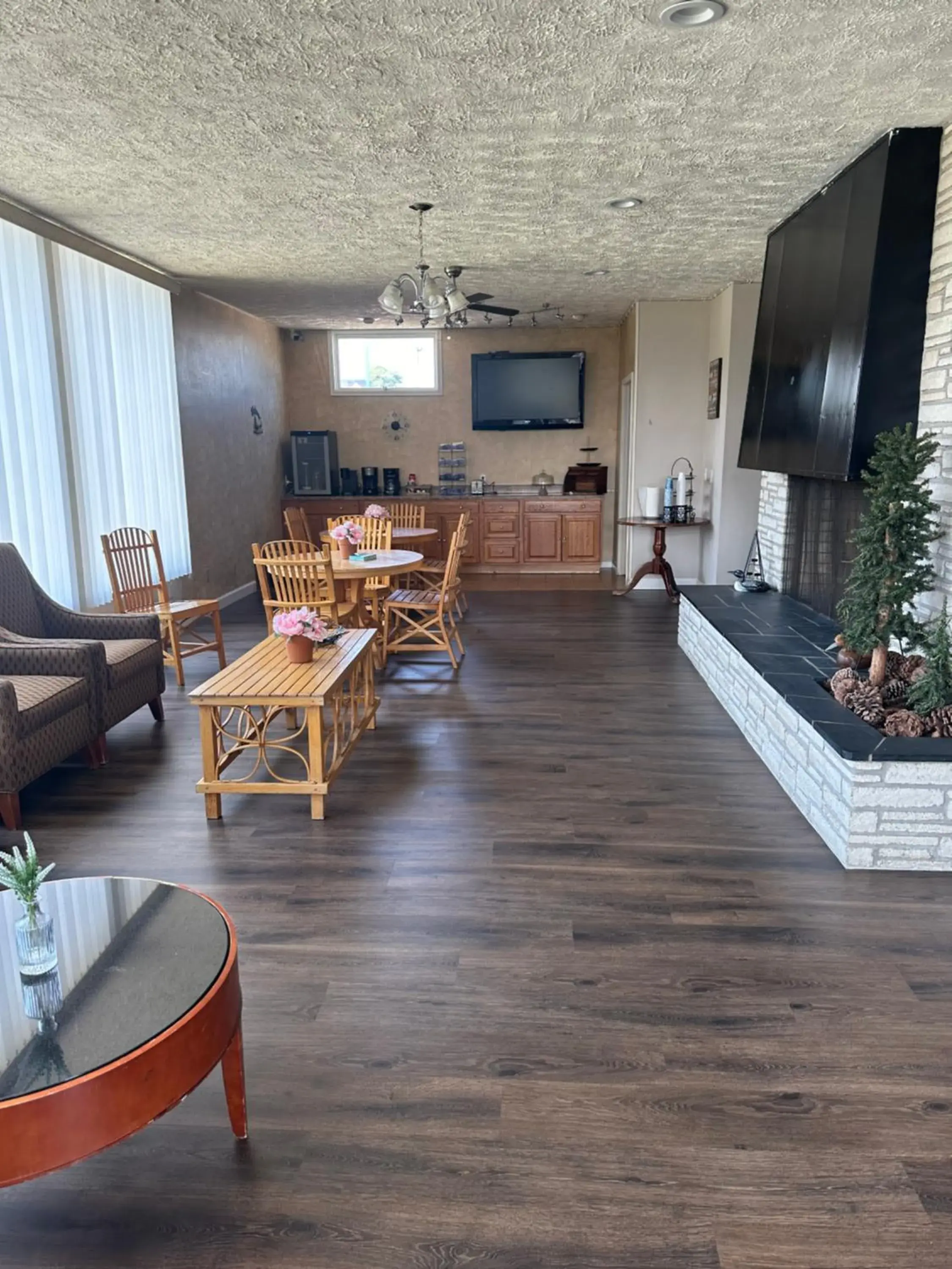 Continental breakfast in Lake Erie Lodge Continental breakfast in Lake Erie Lodge