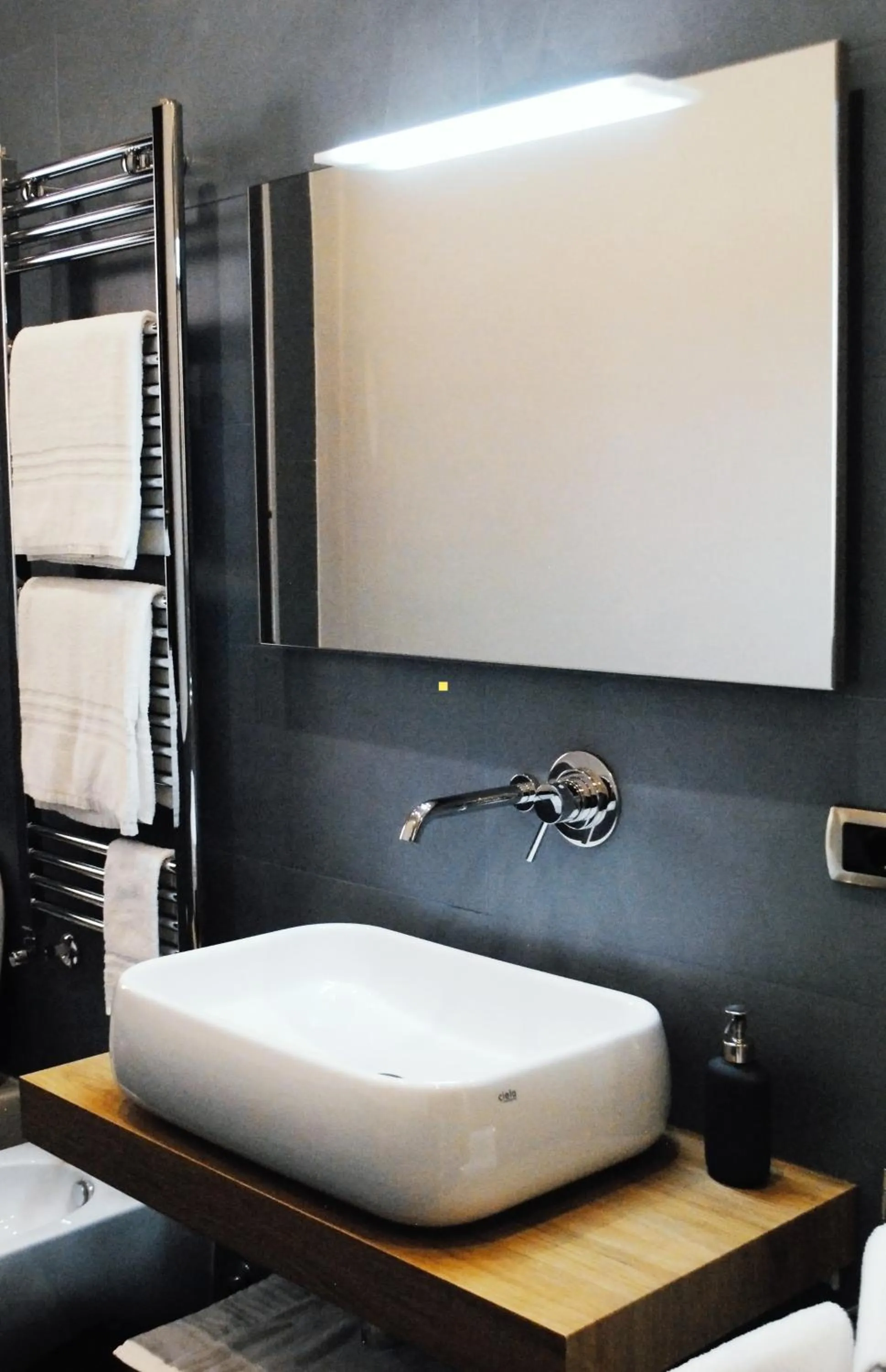 Bathroom, Bed in Morris Bed & Breakfast