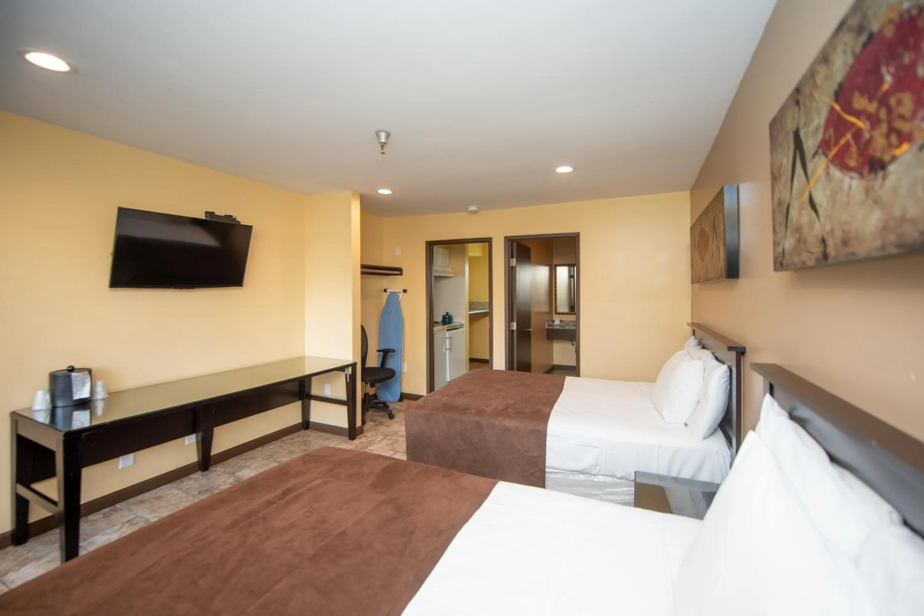 Bed in Casa Bella Inn- Huntington Park