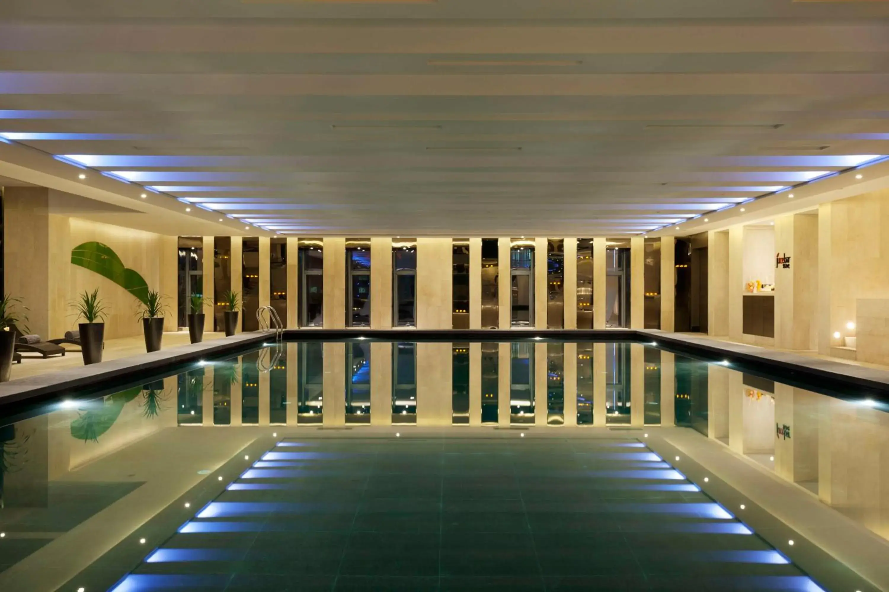 Pool view in Hilton Xi'an High-tech Zone Pool view in Hilton Xi'an High-tech Zone