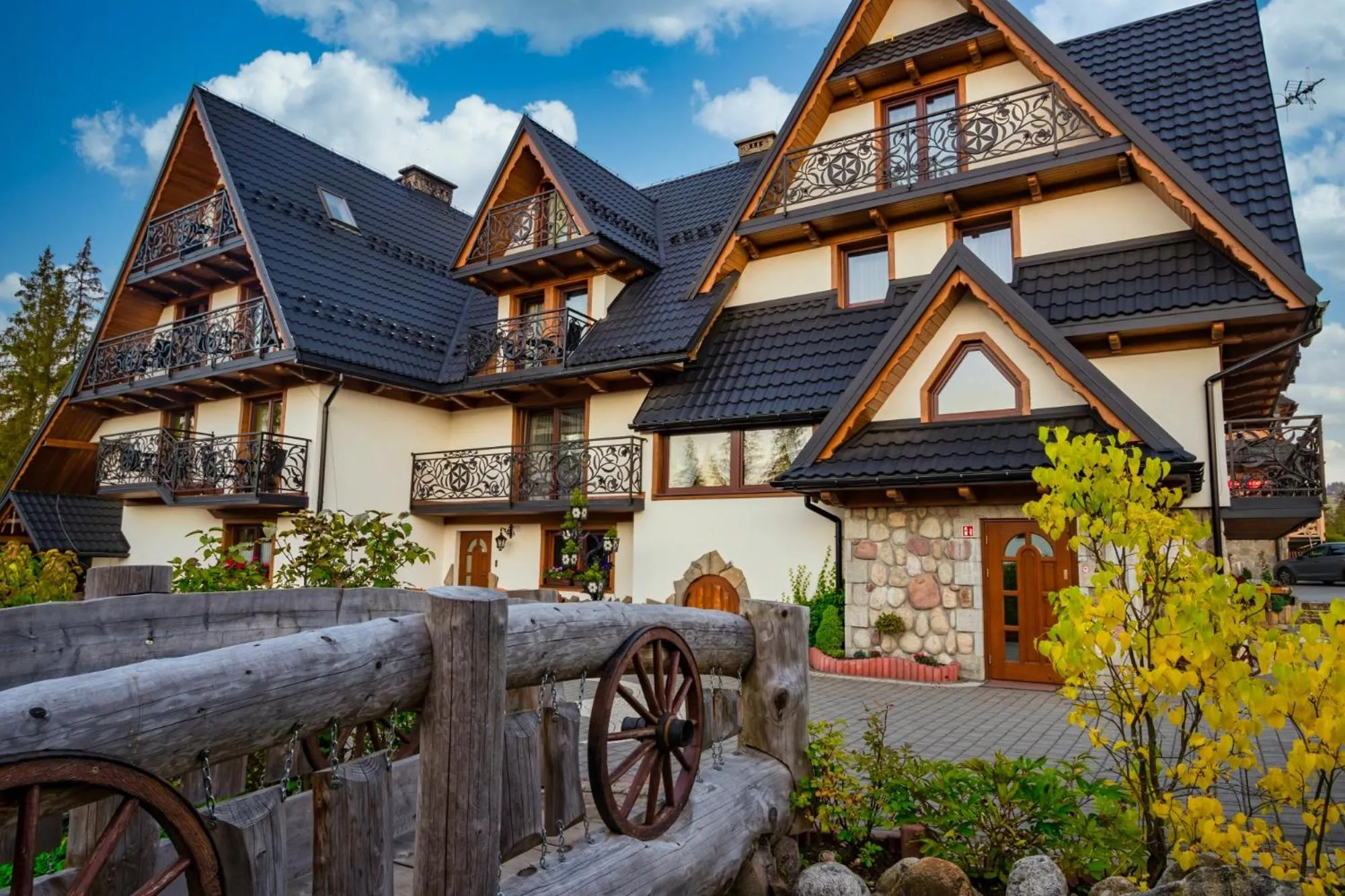 Property building in Leśny Dwór