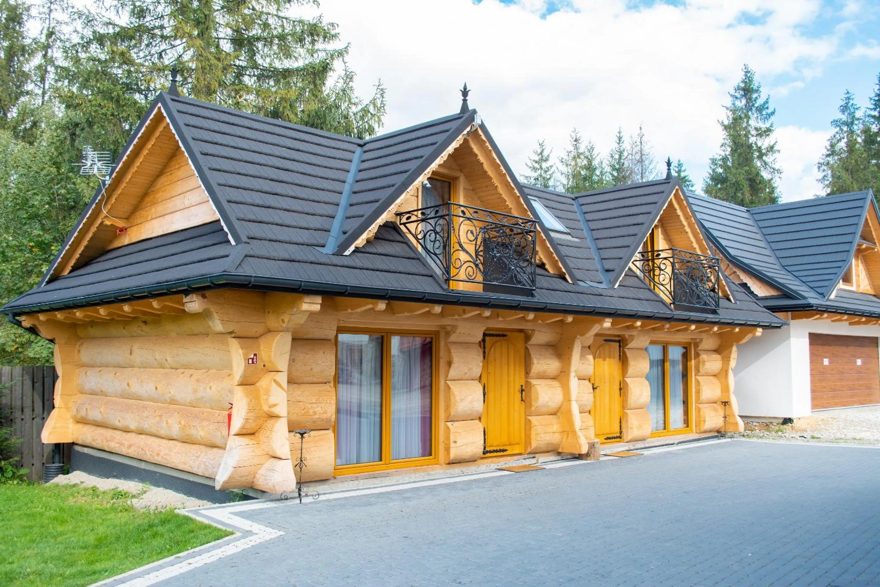 Property building in Leśny Dwór