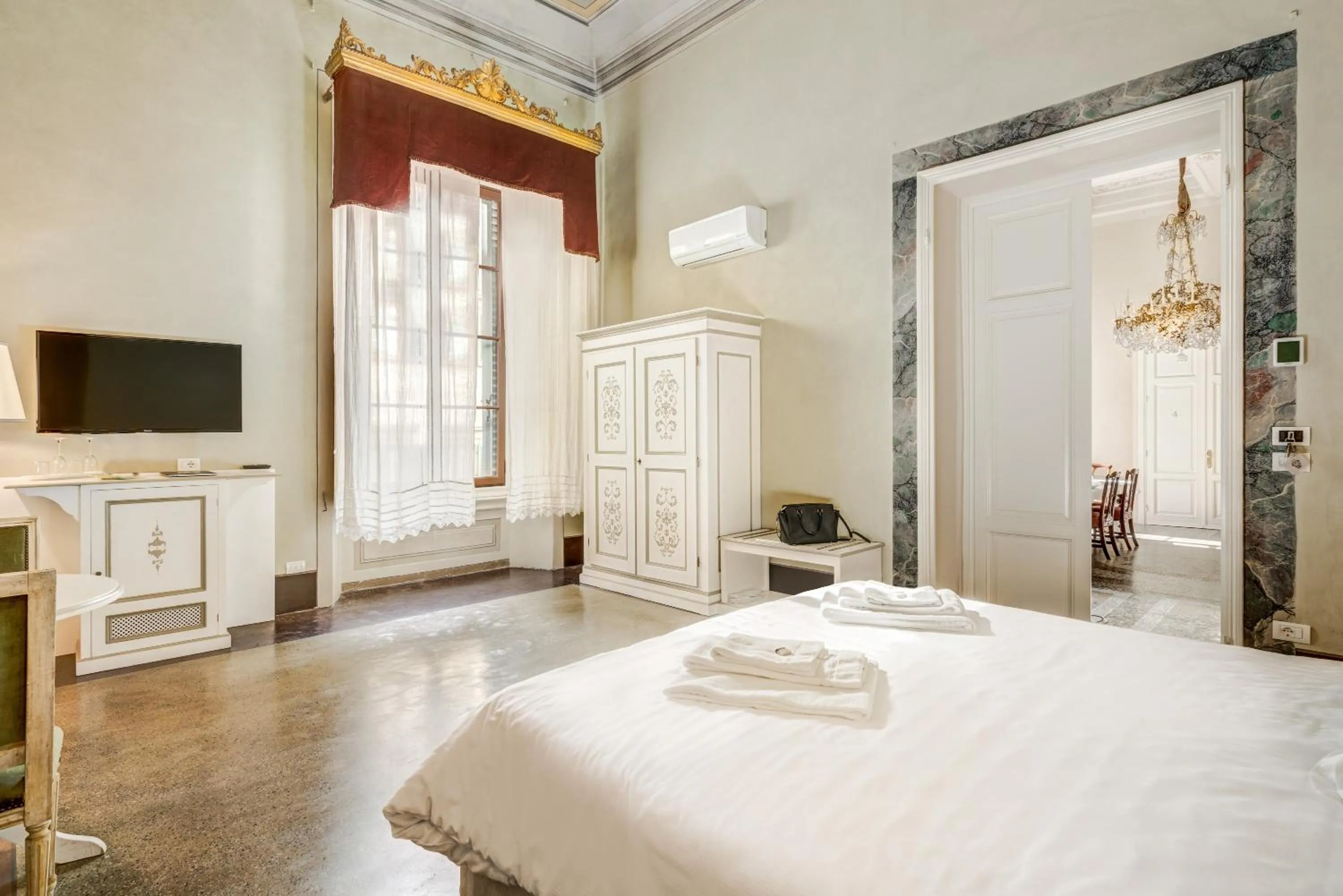 Bed in Palazzo D'Oltrarno - Residenza D'Epoca