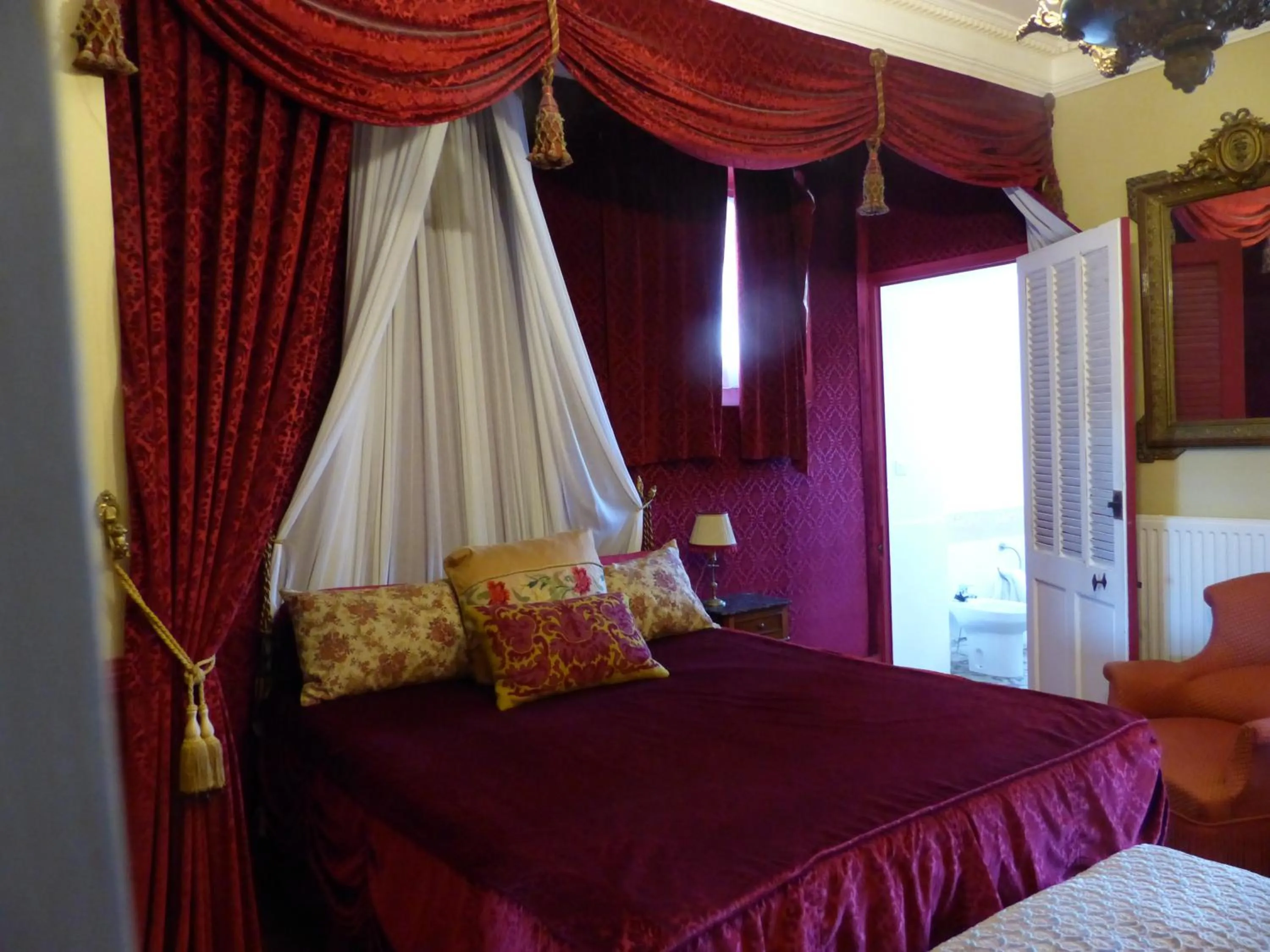 Photo of the whole room, Bed in Château du Grand Jardin