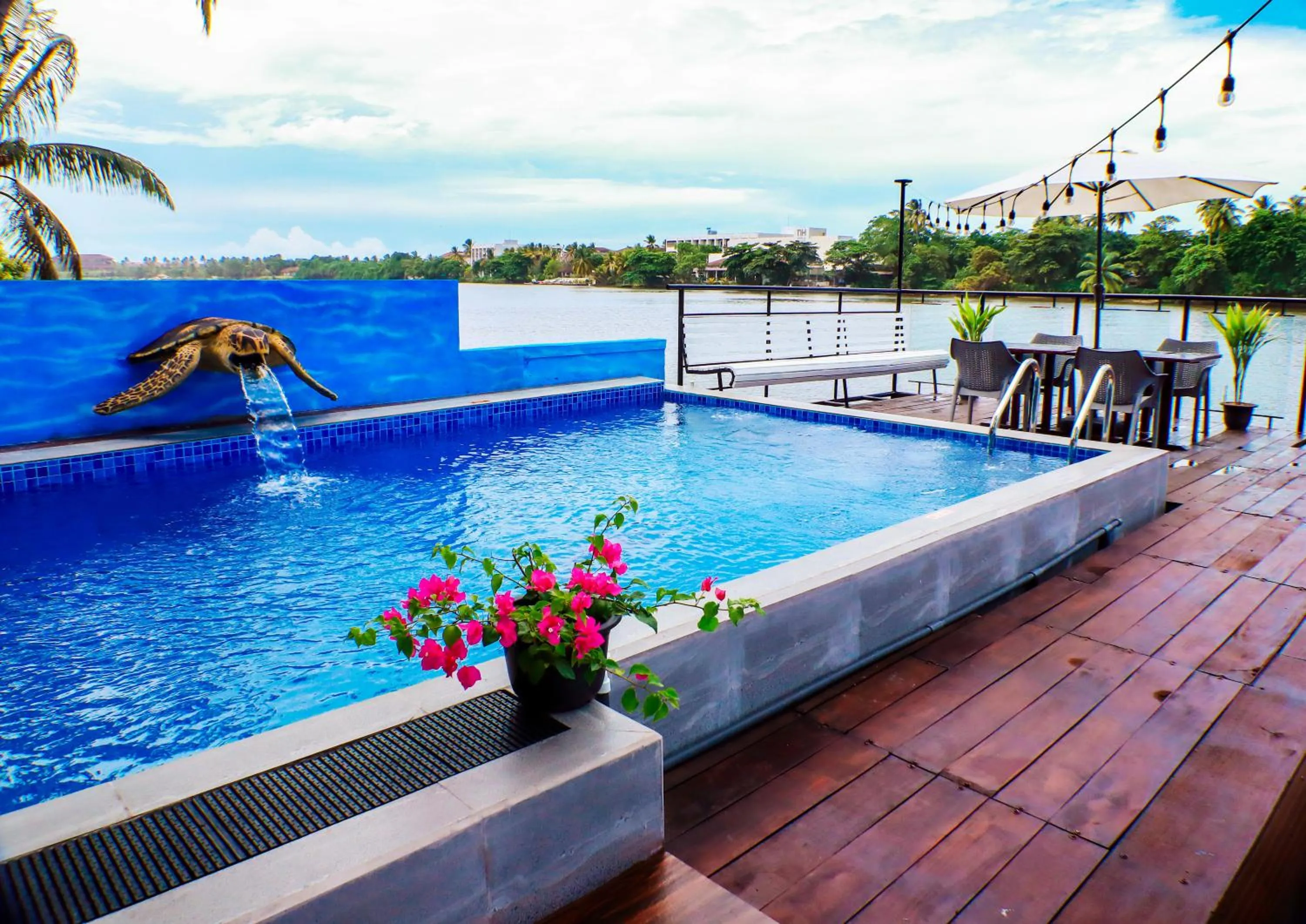 Swimming pool in Amber House Lanka