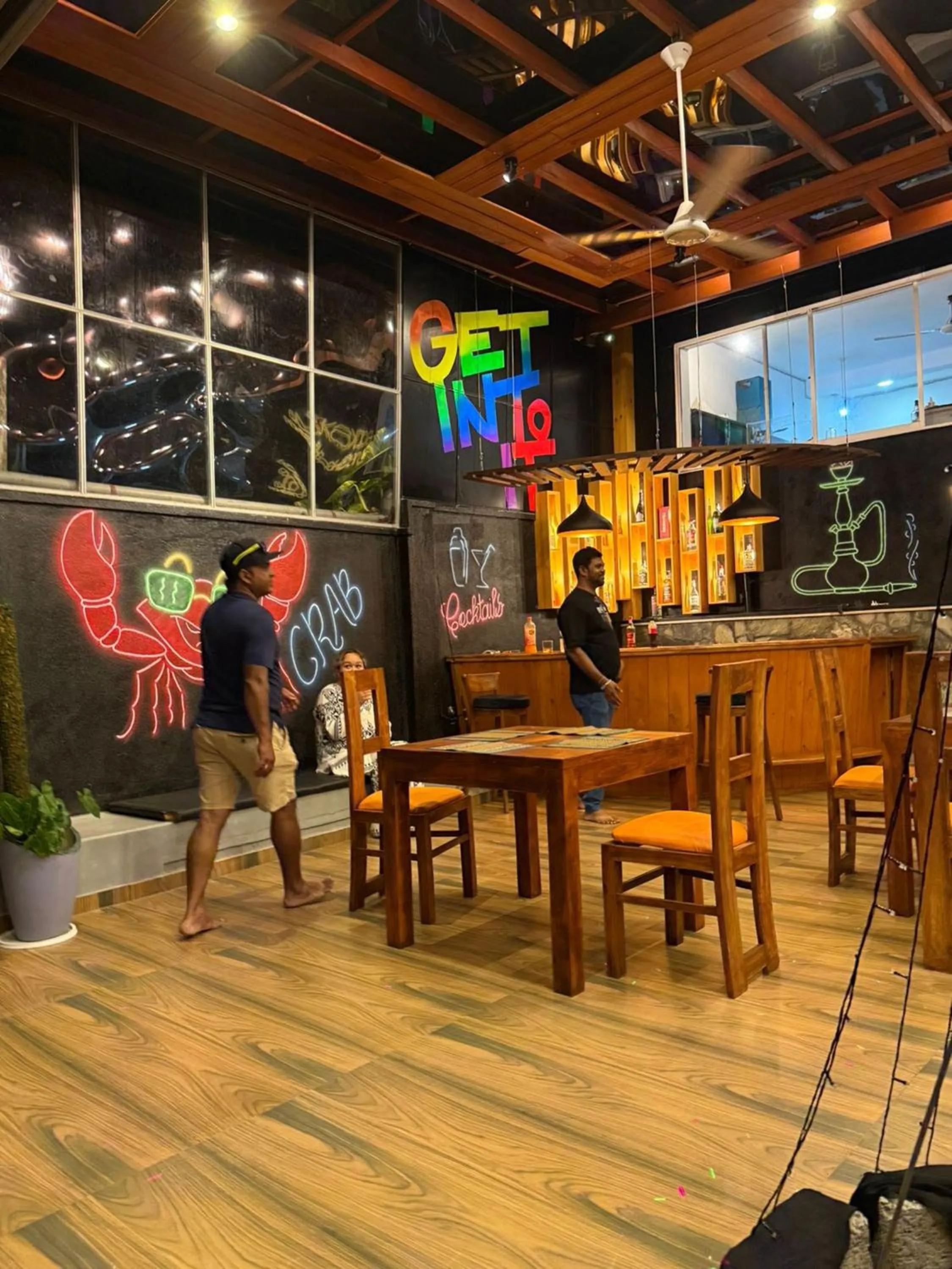 Restaurant/places to eat in Amber House Lanka