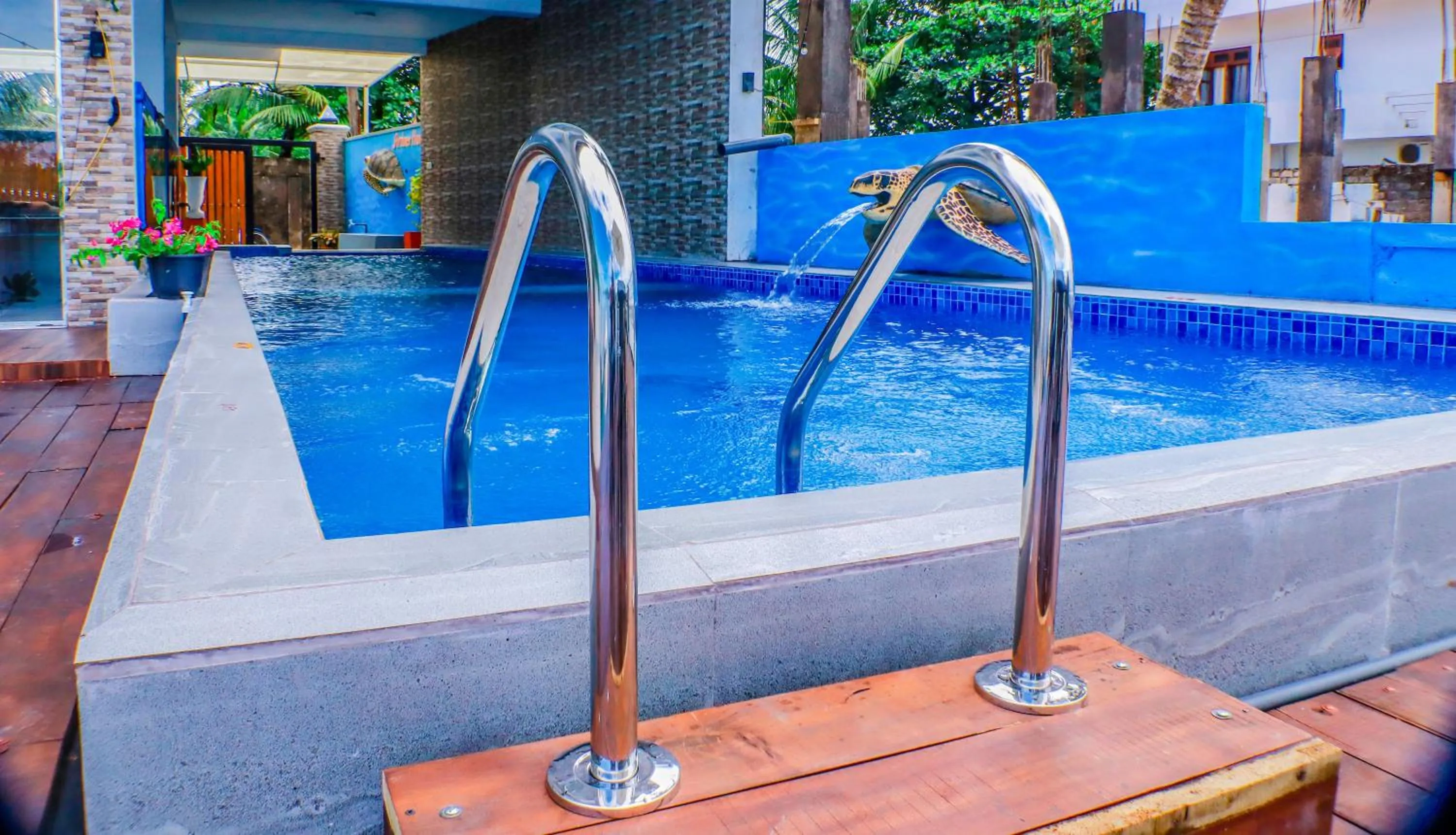 Swimming pool in Amber House Lanka