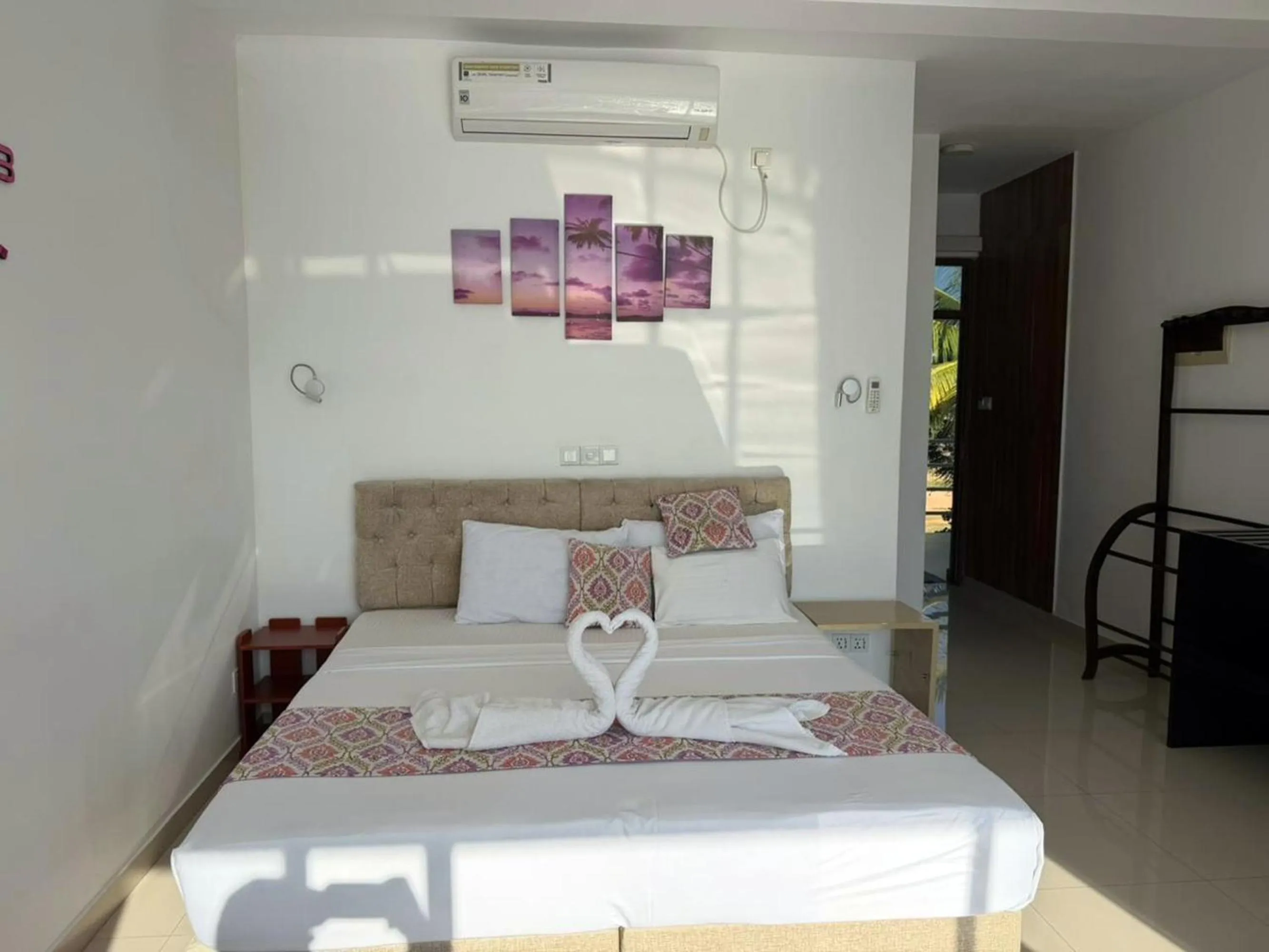 Bed in Amber House Lanka