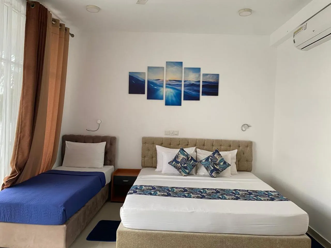 Bed in Amber House Lanka