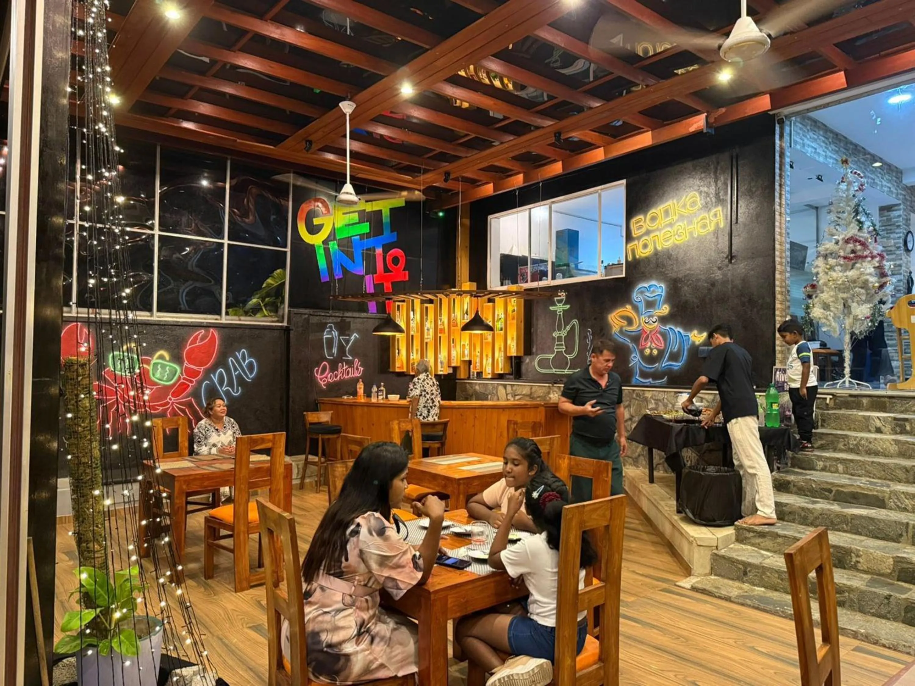 Restaurant/places to eat in Amber House Lanka