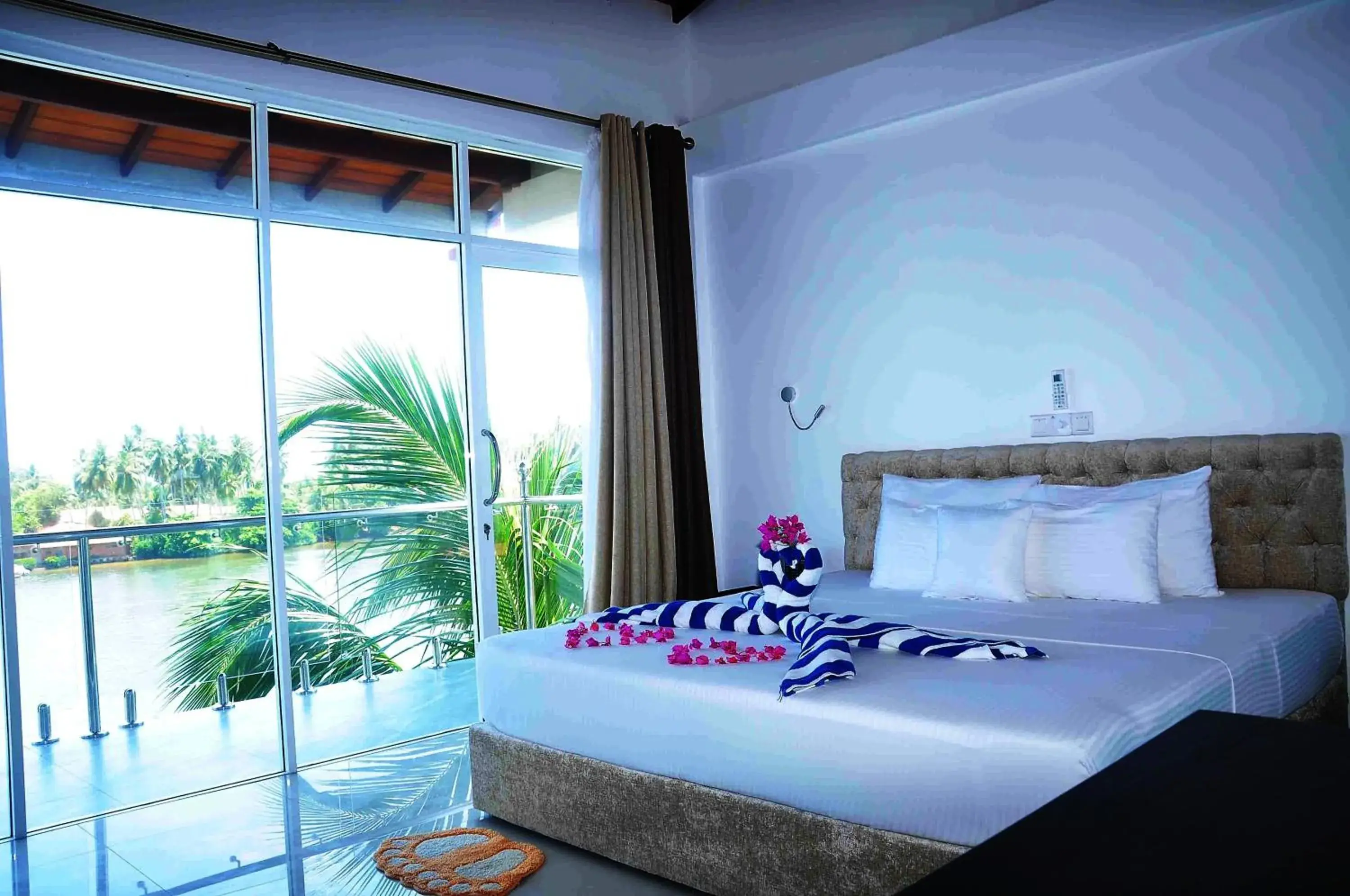 Studio Apartment with Sea View - single occupancy in Amber House Lanka Studio Apartment with Sea View - single occupancy in Amber House Lanka