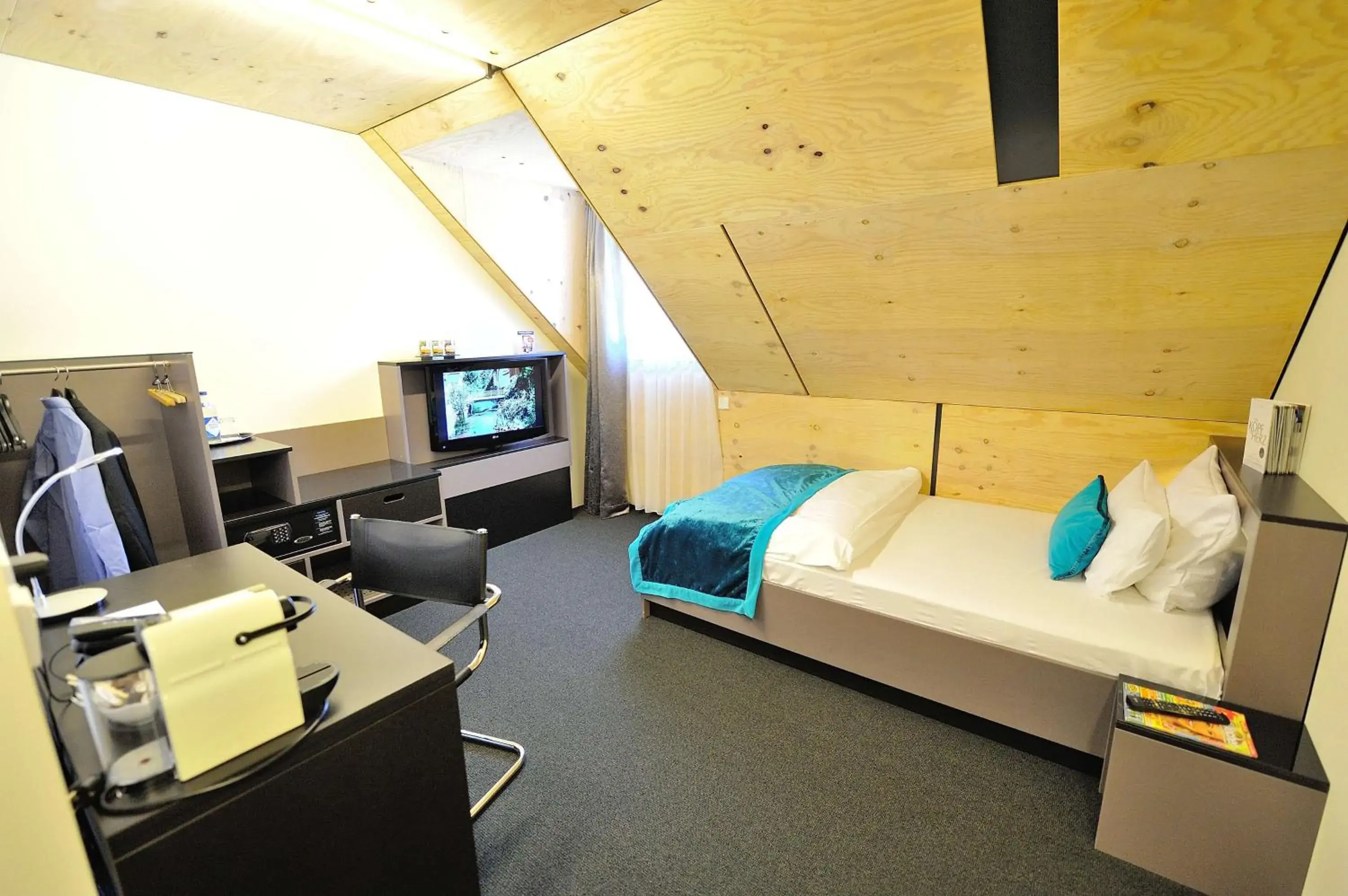 Bedroom, Bed in Best Western Plus BierKulturHotel Schwanen Bedroom, Bed in Best Western Plus BierKulturHotel Schwanen