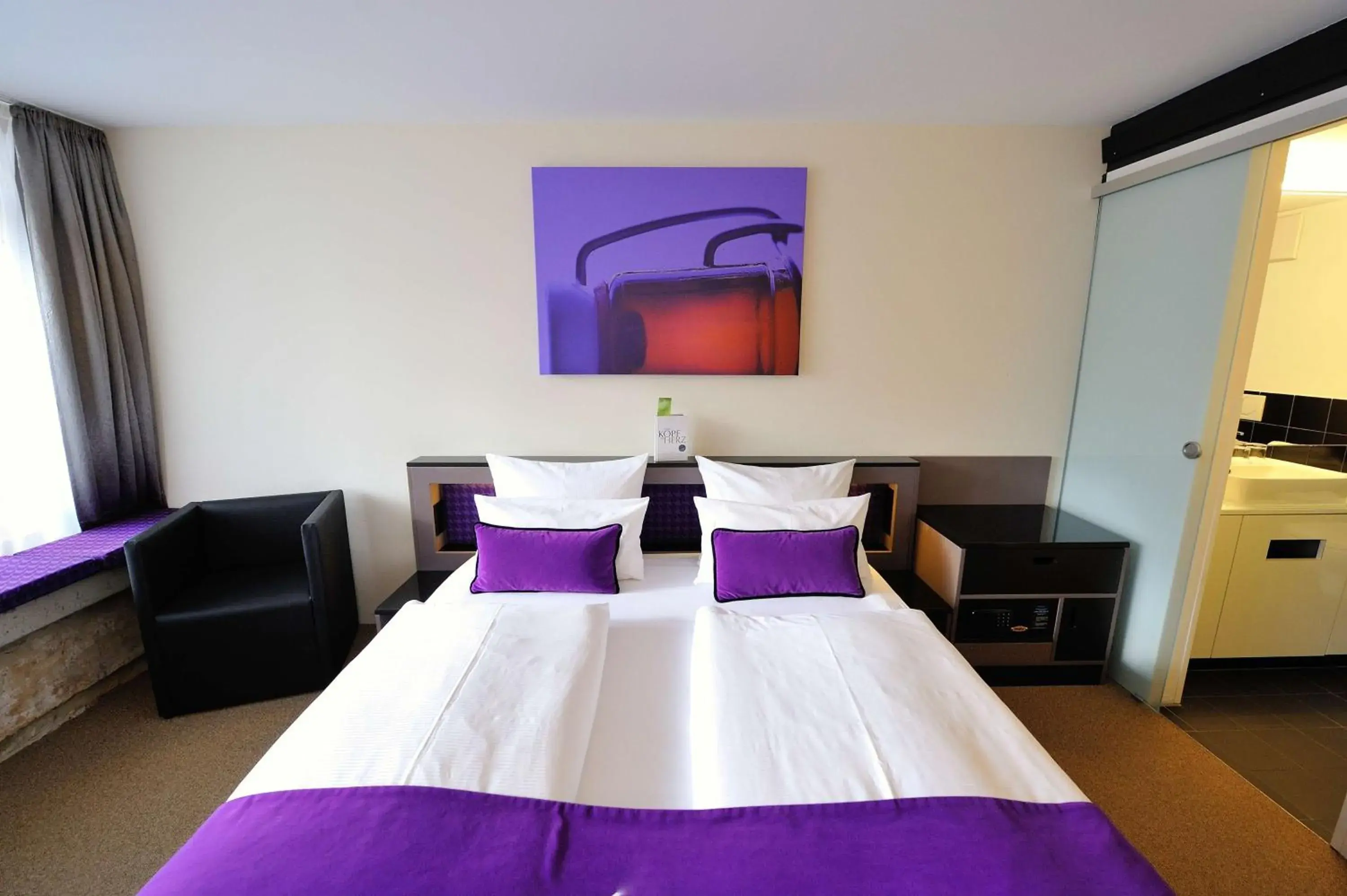 Bedroom, Bed in Best Western Plus BierKulturHotel Schwanen Bedroom, Bed in Best Western Plus BierKulturHotel Schwanen