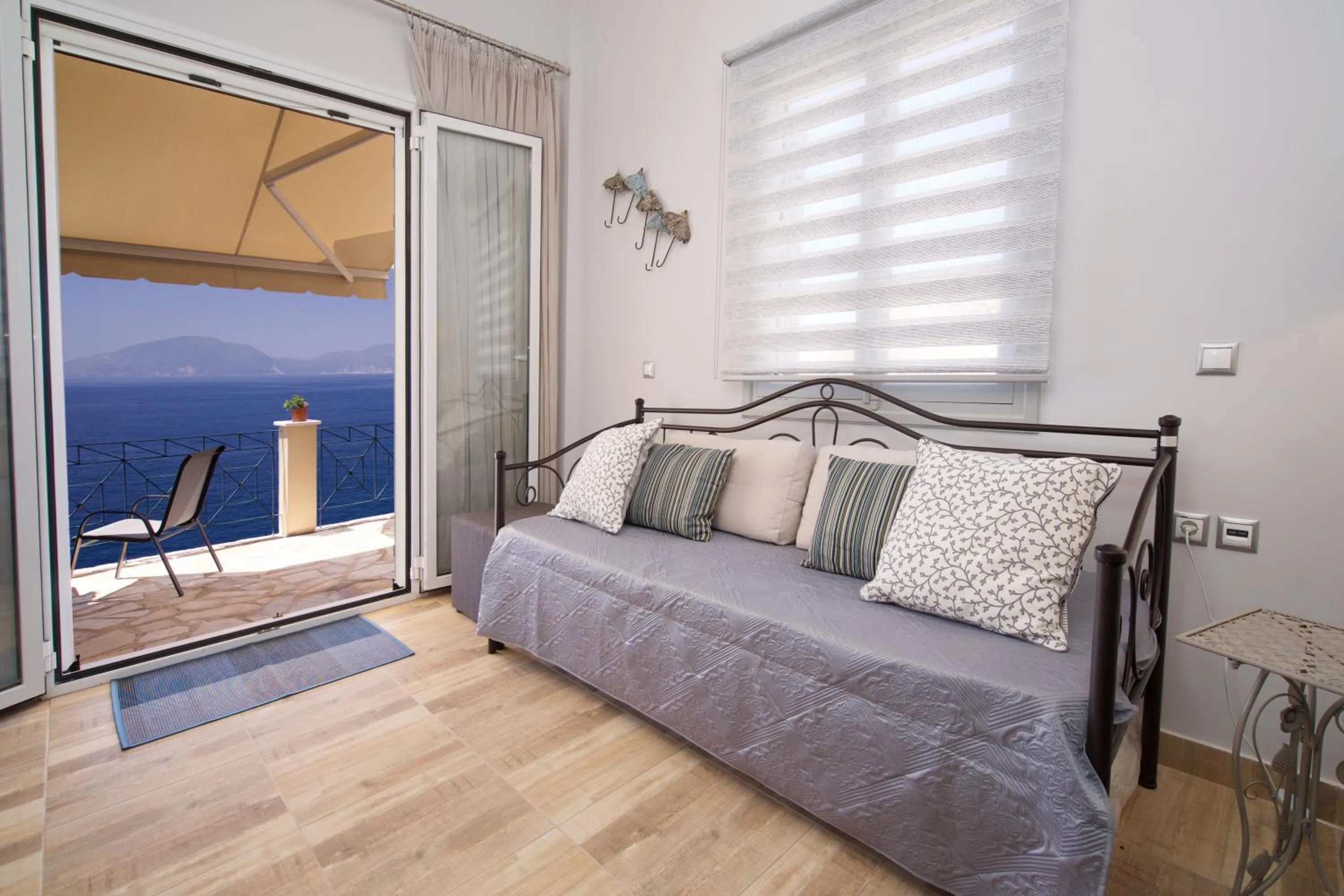 Communal lounge/ TV room, Bed in Villa Apoplous with pool