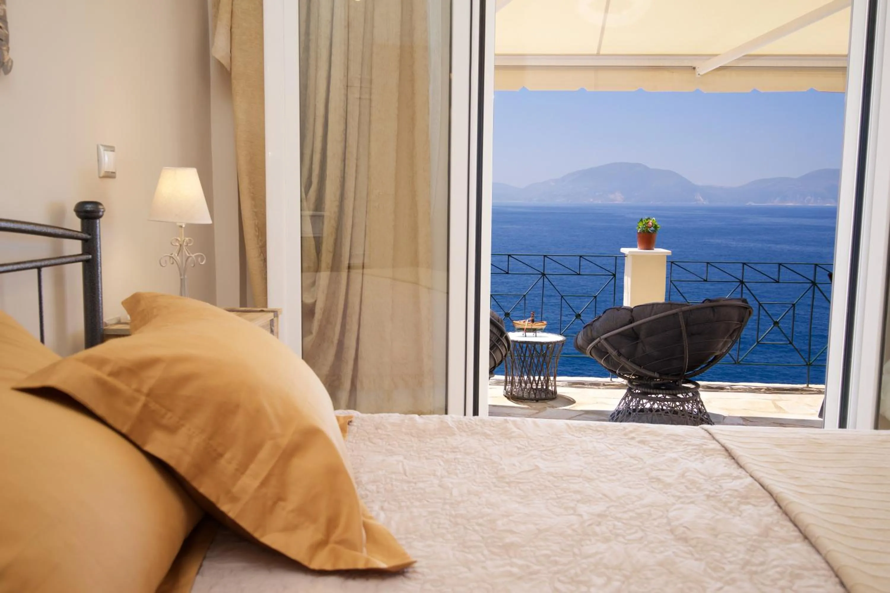 Bedroom, Bed in Villa Apoplous with pool