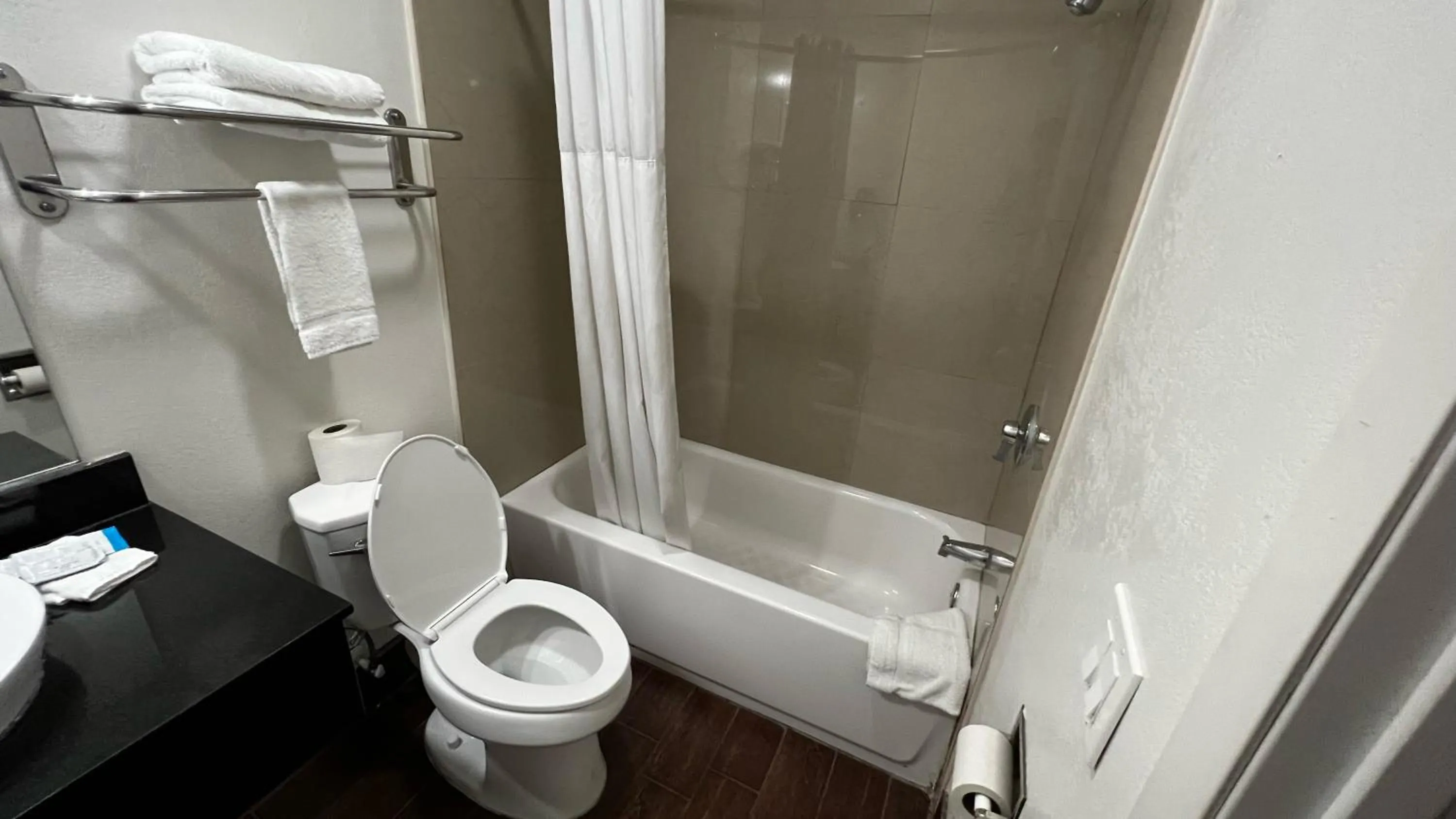 New American Inn & Suites