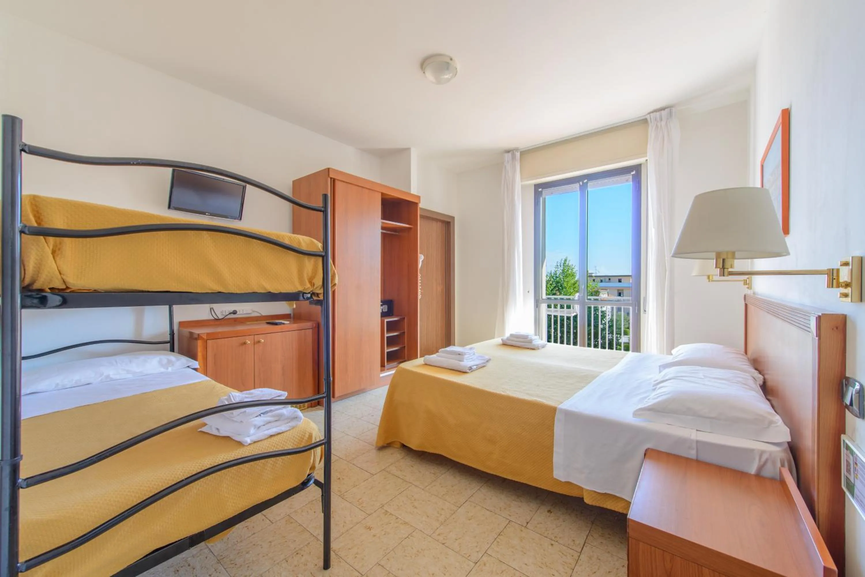 Bed in Hotel Avana Mare