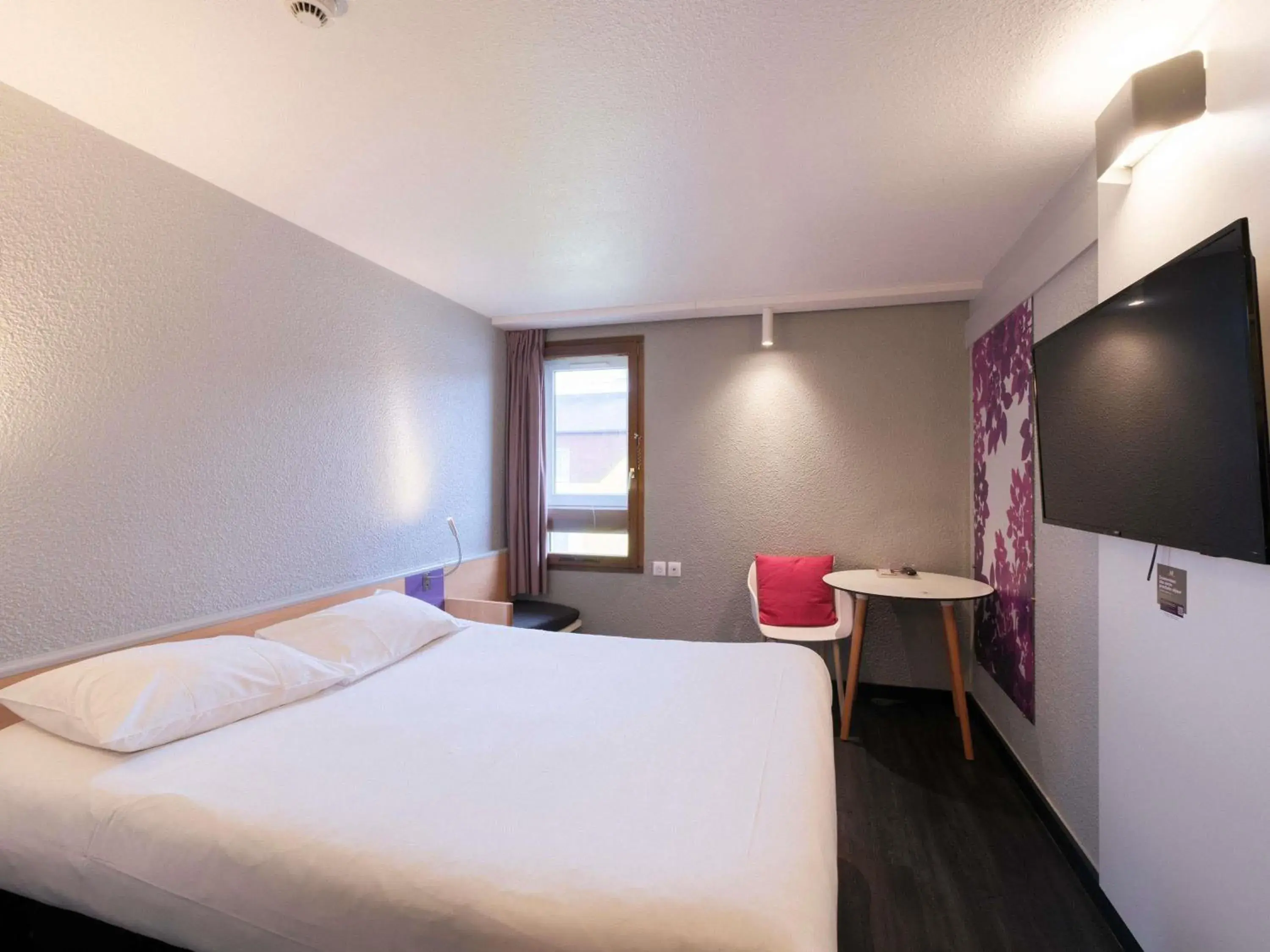 Bedroom, Bed in ibis Strasbourg Sud La Vigie Bedroom, Bed in ibis Strasbourg Sud La Vigie