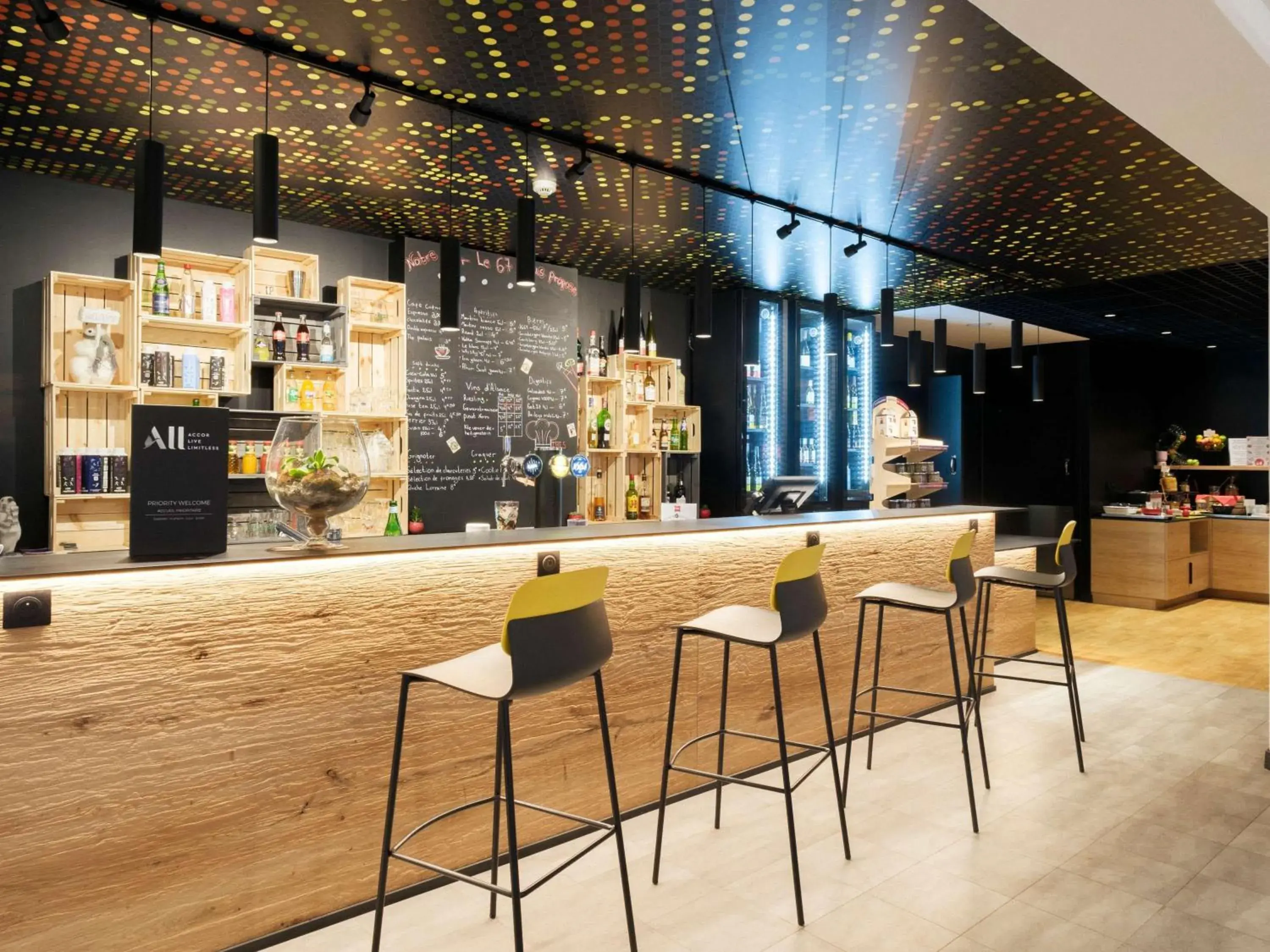 Lounge or bar in ibis Strasbourg Sud La Vigie Lounge or bar in ibis Strasbourg Sud La Vigie