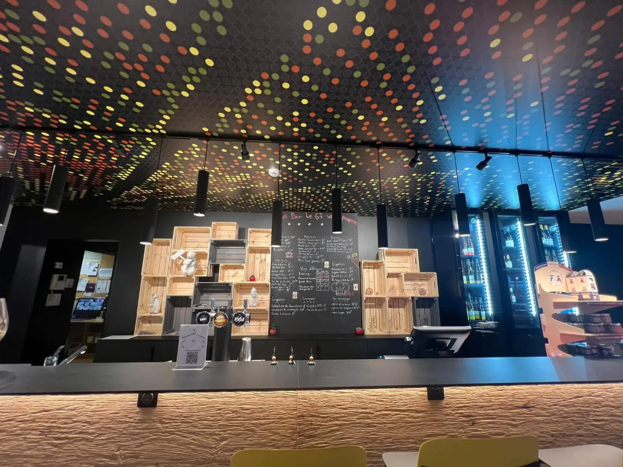 Lounge or bar in ibis Strasbourg Sud La Vigie Lounge or bar in ibis Strasbourg Sud La Vigie