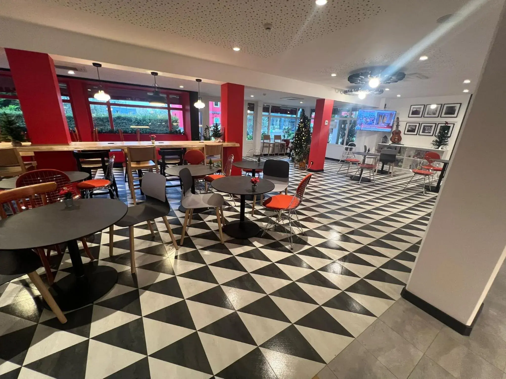Lounge or bar in ibis Strasbourg Sud La Vigie Lounge or bar in ibis Strasbourg Sud La Vigie